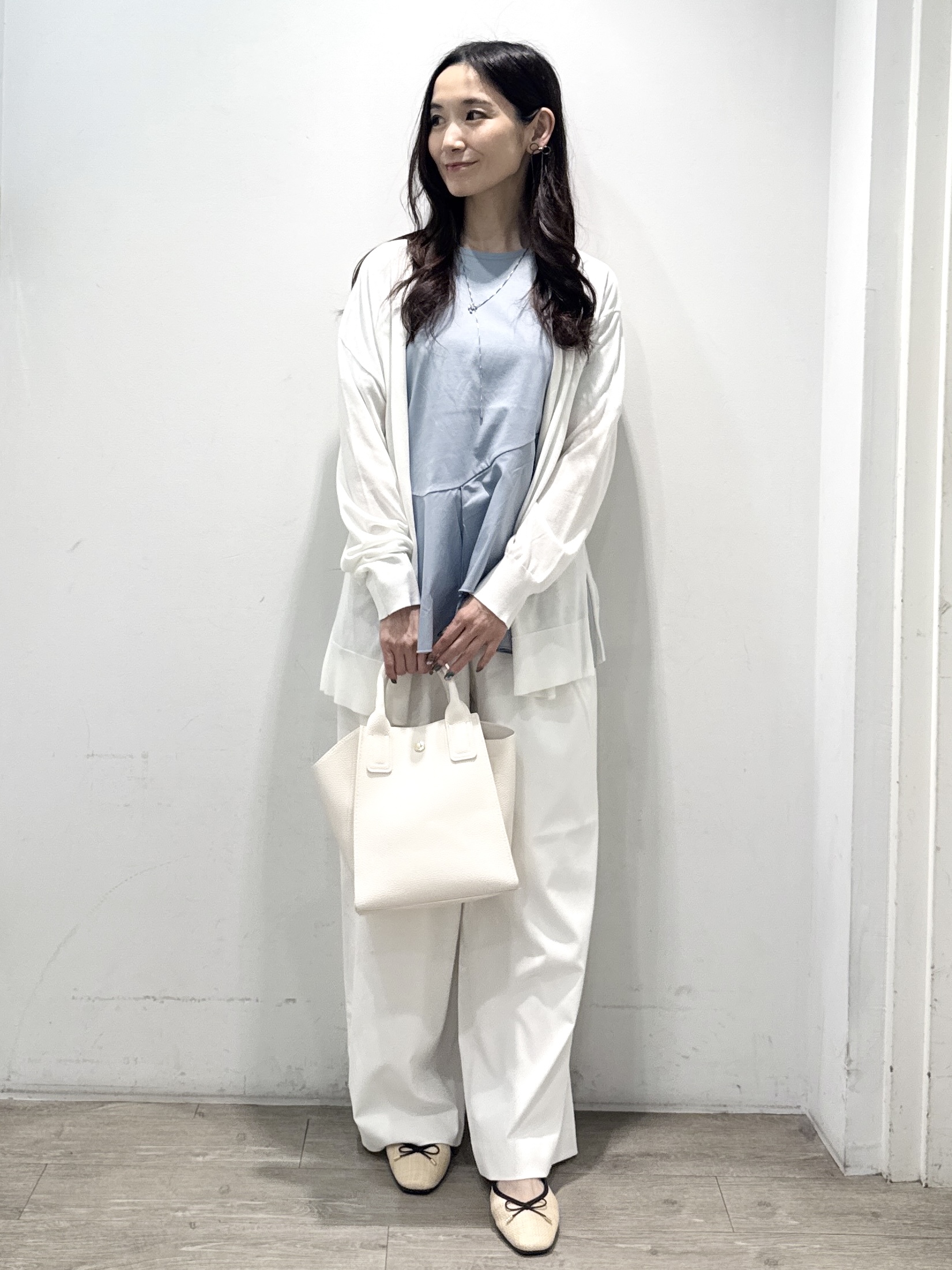 yuicciさんの「OPAQUE.CLIP｜ペプラムドッキングカットソー【洗濯機OK】」を使ったコーディネート