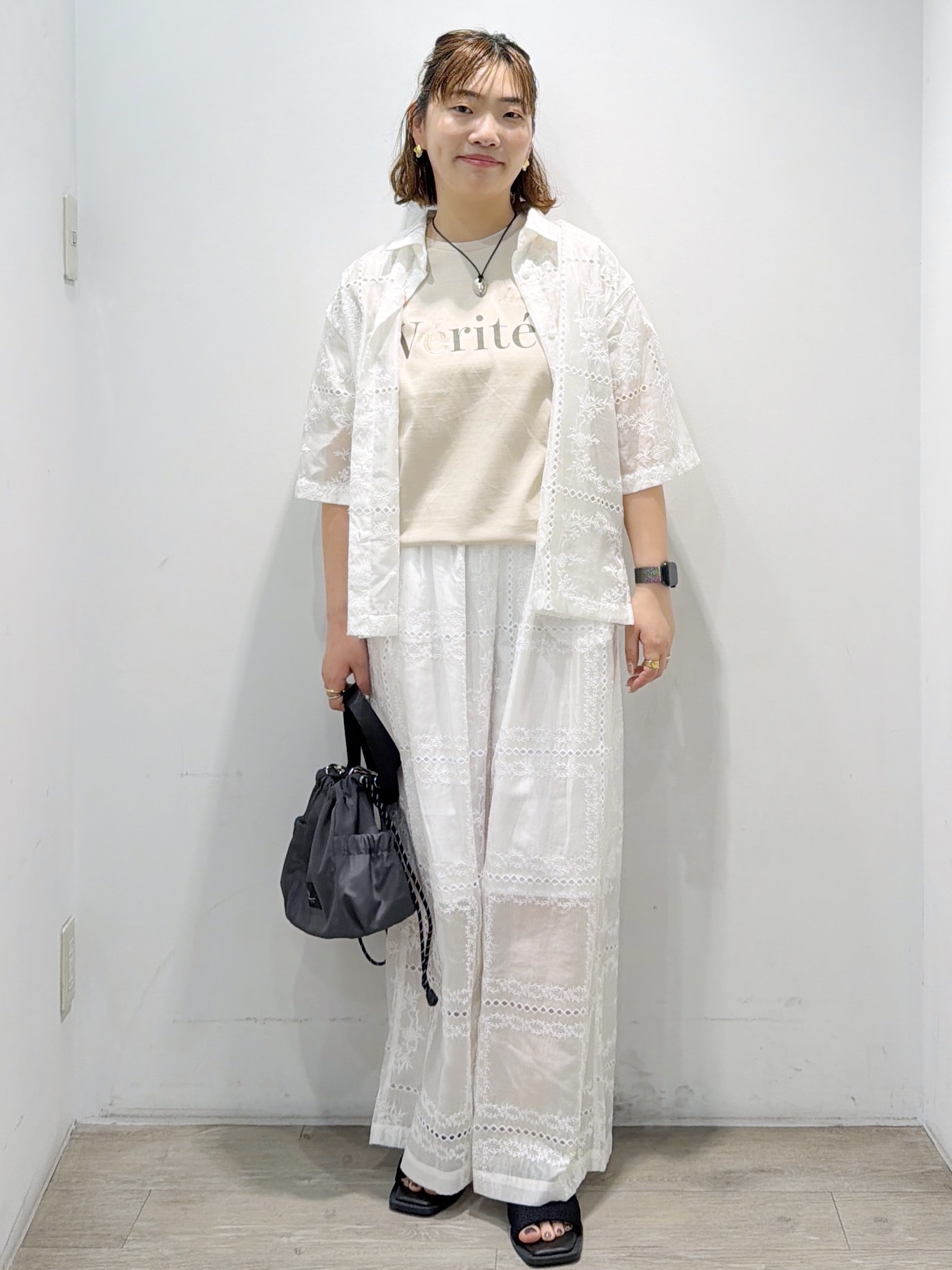 sumicaさんの「OPAQUE.CLIP｜刺繍ハーフスリーブシャツ／セットアップ対応可【洗濯機OK】」を使ったコーディネート