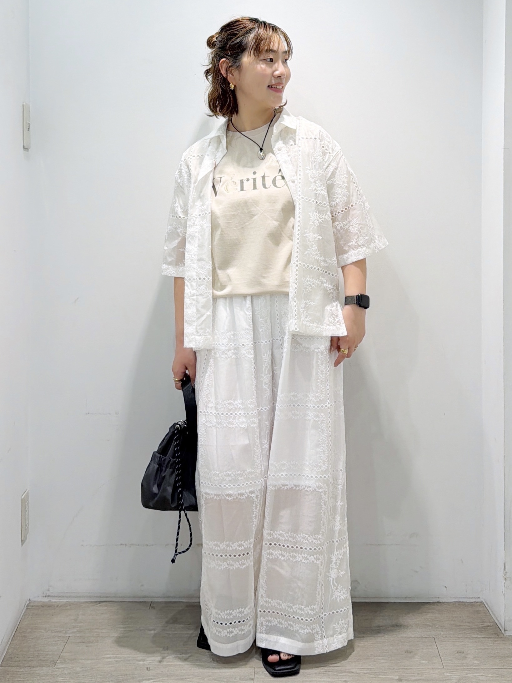 sumicaさんの「OPAQUE.CLIP｜刺繍ハーフスリーブシャツ／セットアップ対応可【洗濯機OK】」を使ったコーディネート