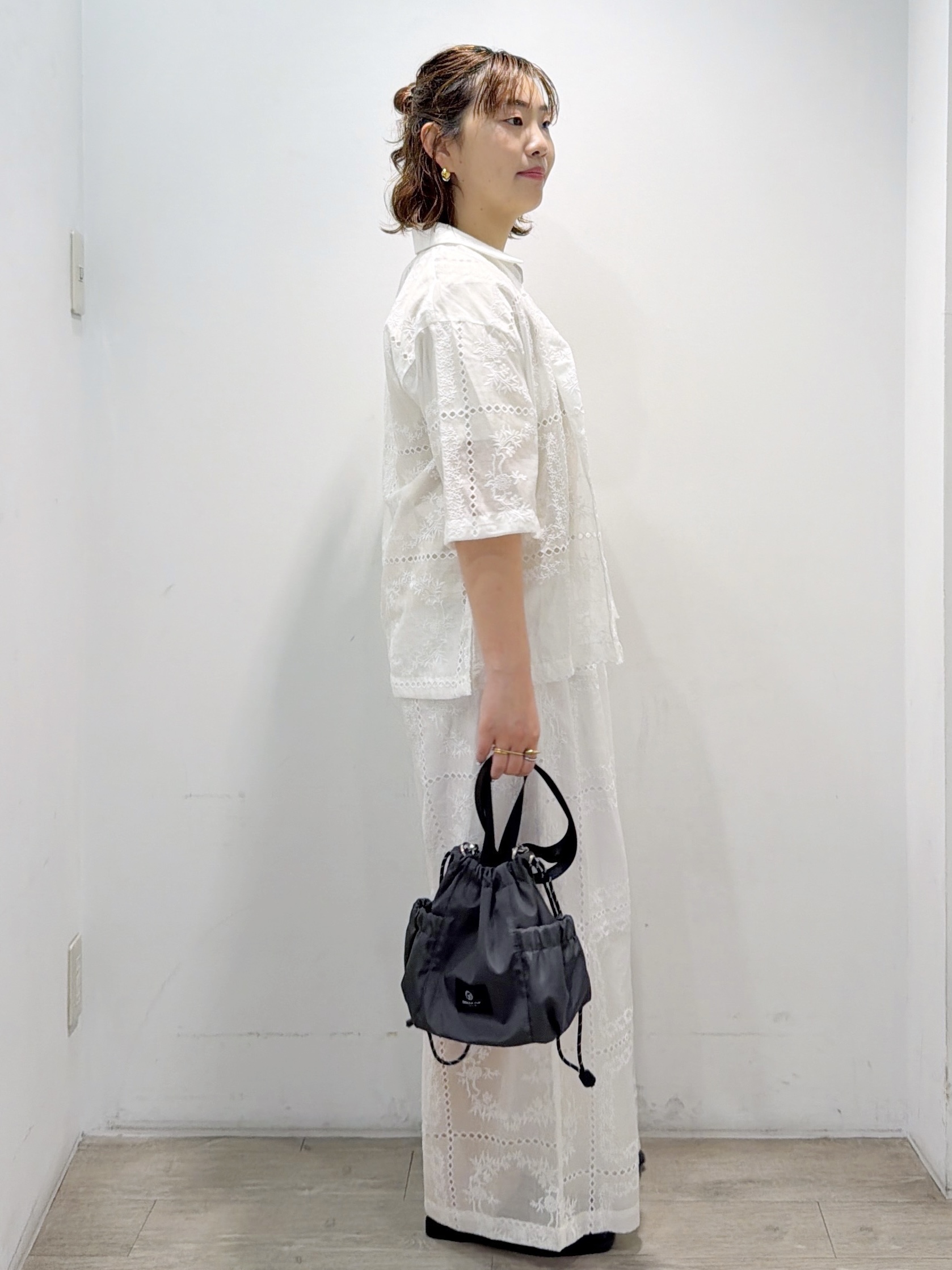 sumicaさんの「OPAQUE.CLIP｜刺繍ハーフスリーブシャツ／セットアップ対応可【洗濯機OK】」を使ったコーディネート
