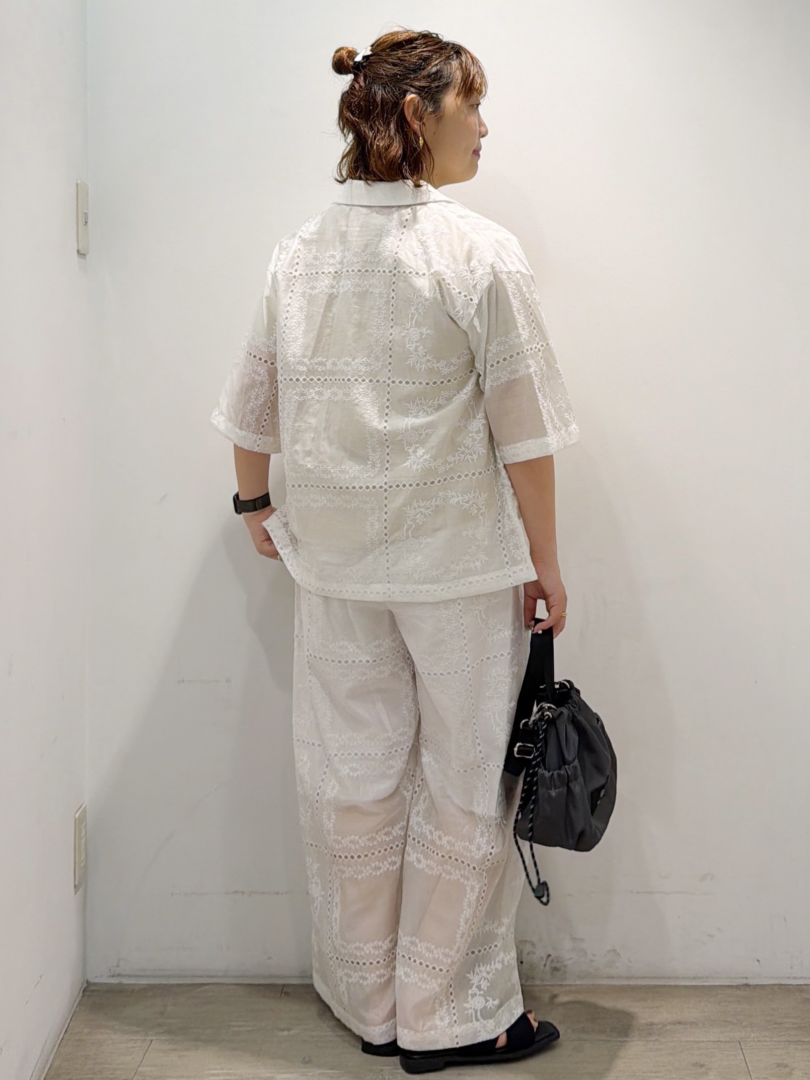 sumicaさんの「OPAQUE.CLIP｜刺繍ハーフスリーブシャツ／セットアップ対応可【洗濯機OK】」を使ったコーディネート