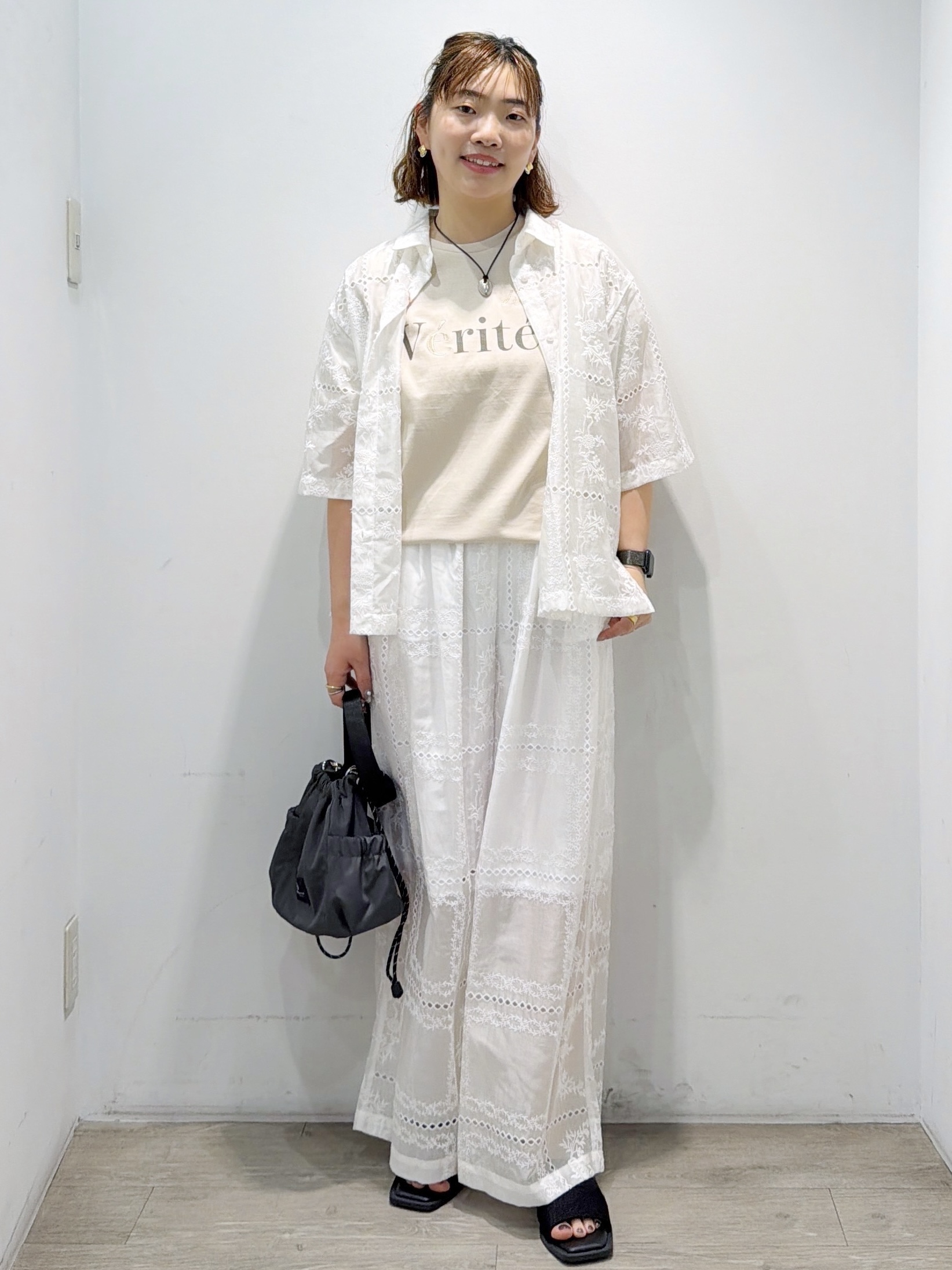 sumicaさんの「OPAQUE.CLIP｜刺繍ハーフスリーブシャツ／セットアップ対応可【洗濯機OK】」を使ったコーディネート