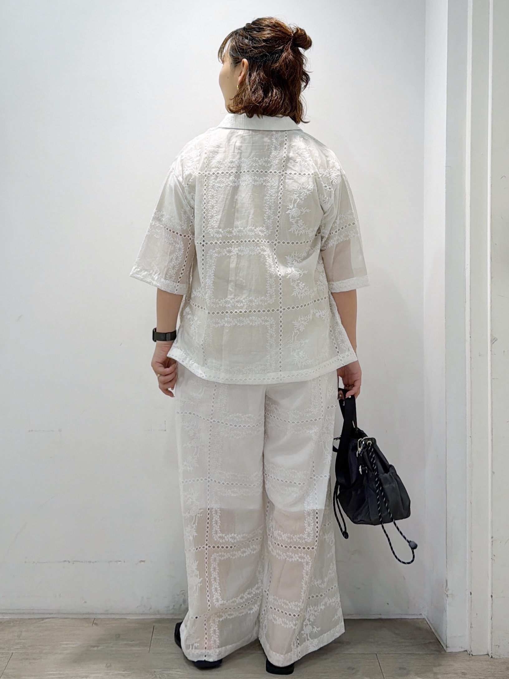 sumicaさんの「OPAQUE.CLIP｜刺繍ハーフスリーブシャツ／セットアップ対応可【洗濯機OK】」を使ったコーディネート