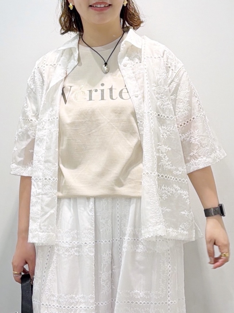 sumicaさんの「OPAQUE.CLIP｜刺繍ハーフスリーブシャツ／セットアップ対応可【洗濯機OK】」を使ったコーディネート
