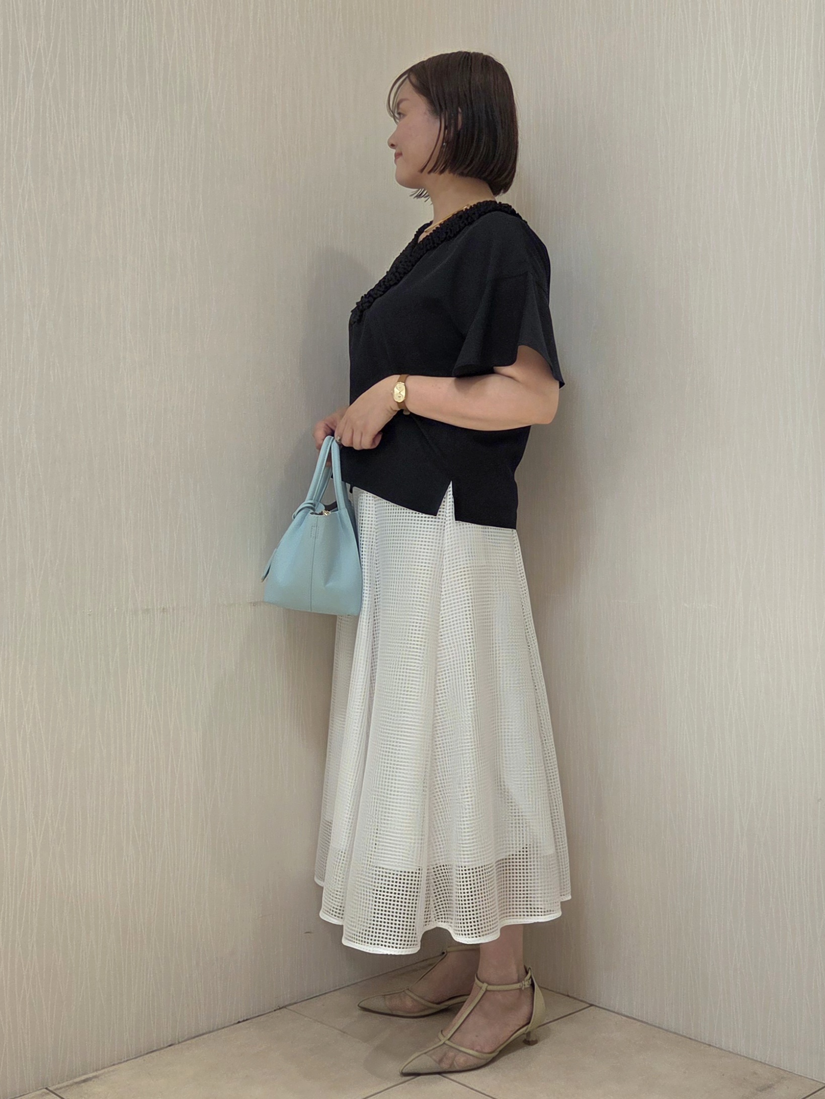naokoさんの「UNTITLED｜【接触冷感/通気性/洗える】Vネックフリルブラウス」を使ったコーディネート