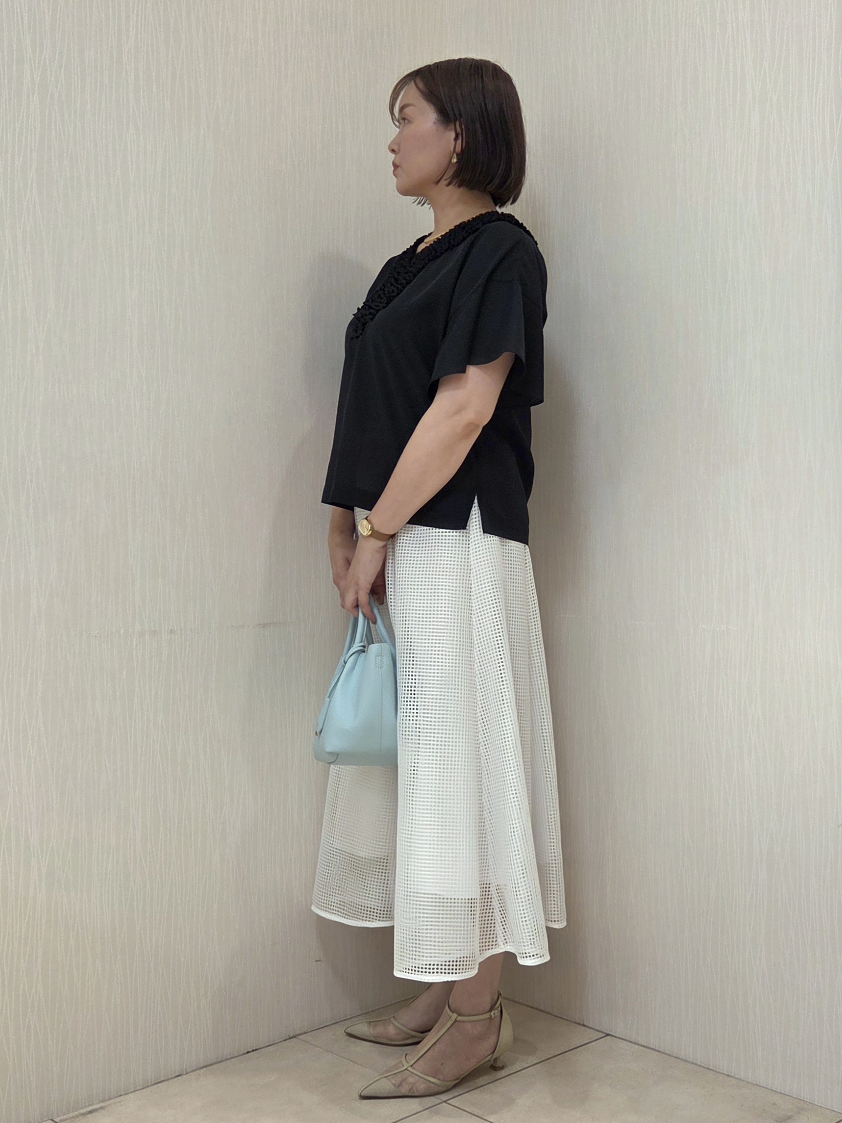 naokoさんの「UNTITLED｜【接触冷感/通気性/洗える】Vネックフリルブラウス」を使ったコーディネート