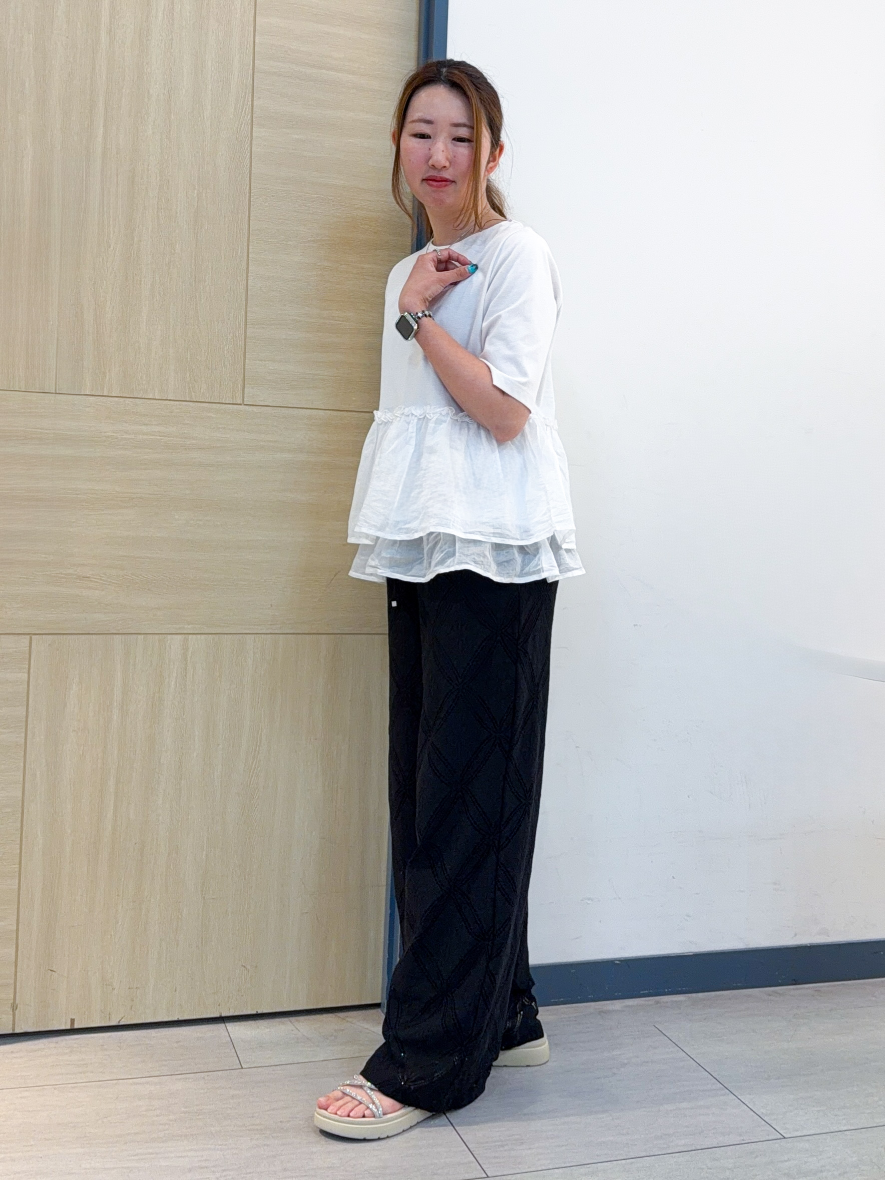nanaさんの「grove｜【体型カバー】INせず決まる、ウエストシアーフリルTシャツ」を使ったコーディネート