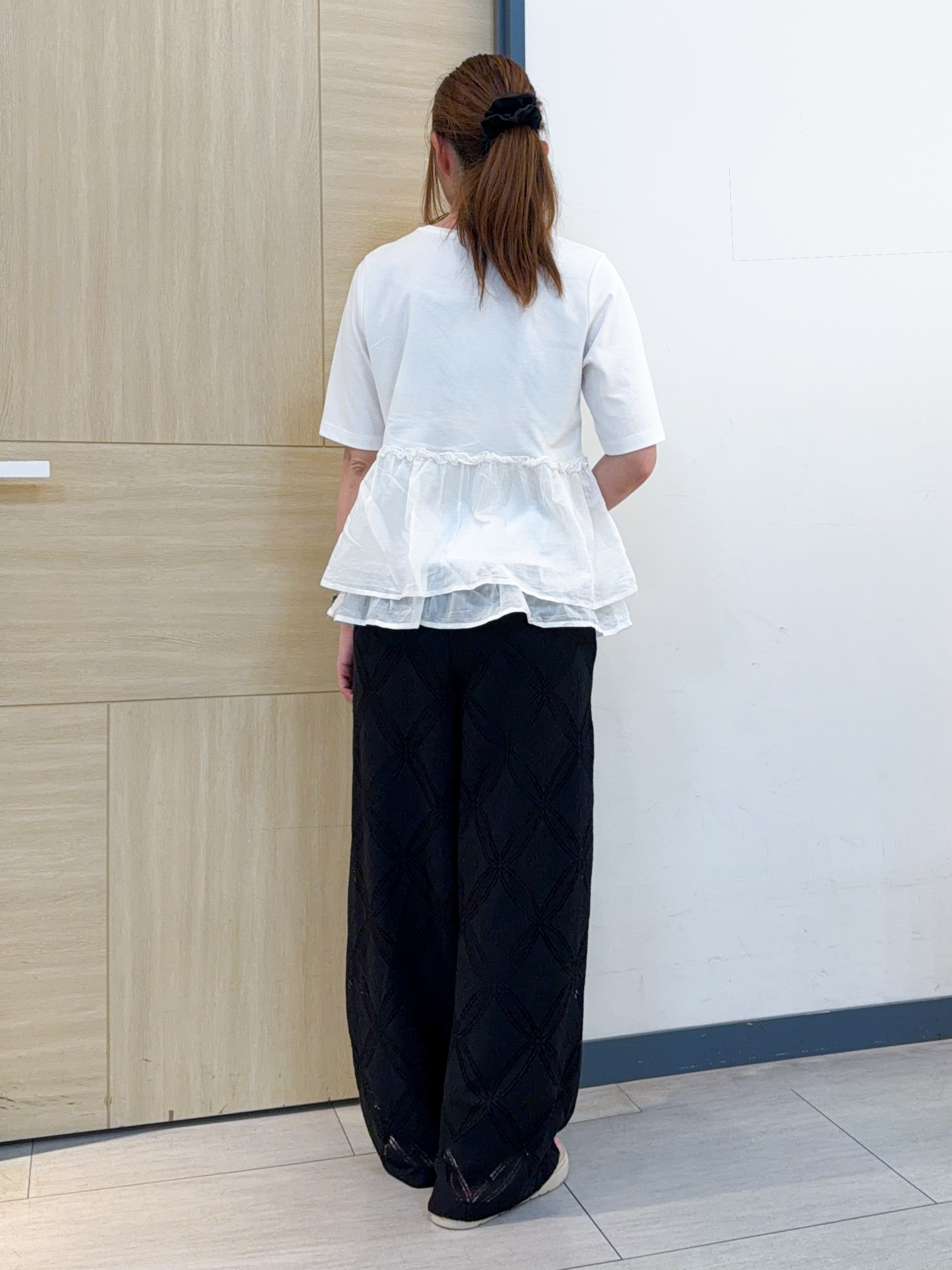 nanaさんの「grove｜【体型カバー】INせず決まる、ウエストシアーフリルTシャツ」を使ったコーディネート