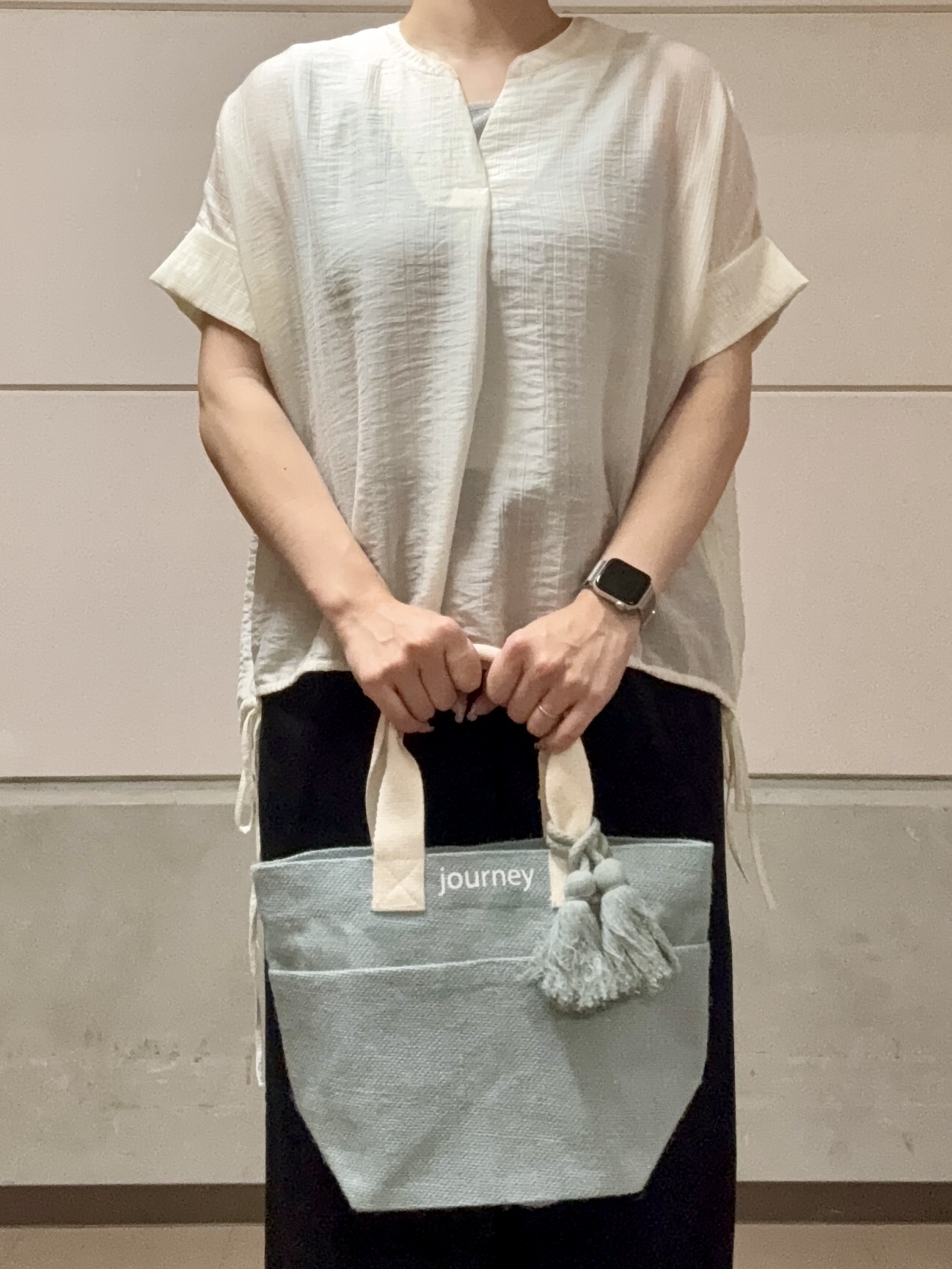 kさんの「SHOO･LA･RUE｜【高レビュー/体型カバー】インせず着られる スキッパー裾リボンブラウス」を使ったコーディネート