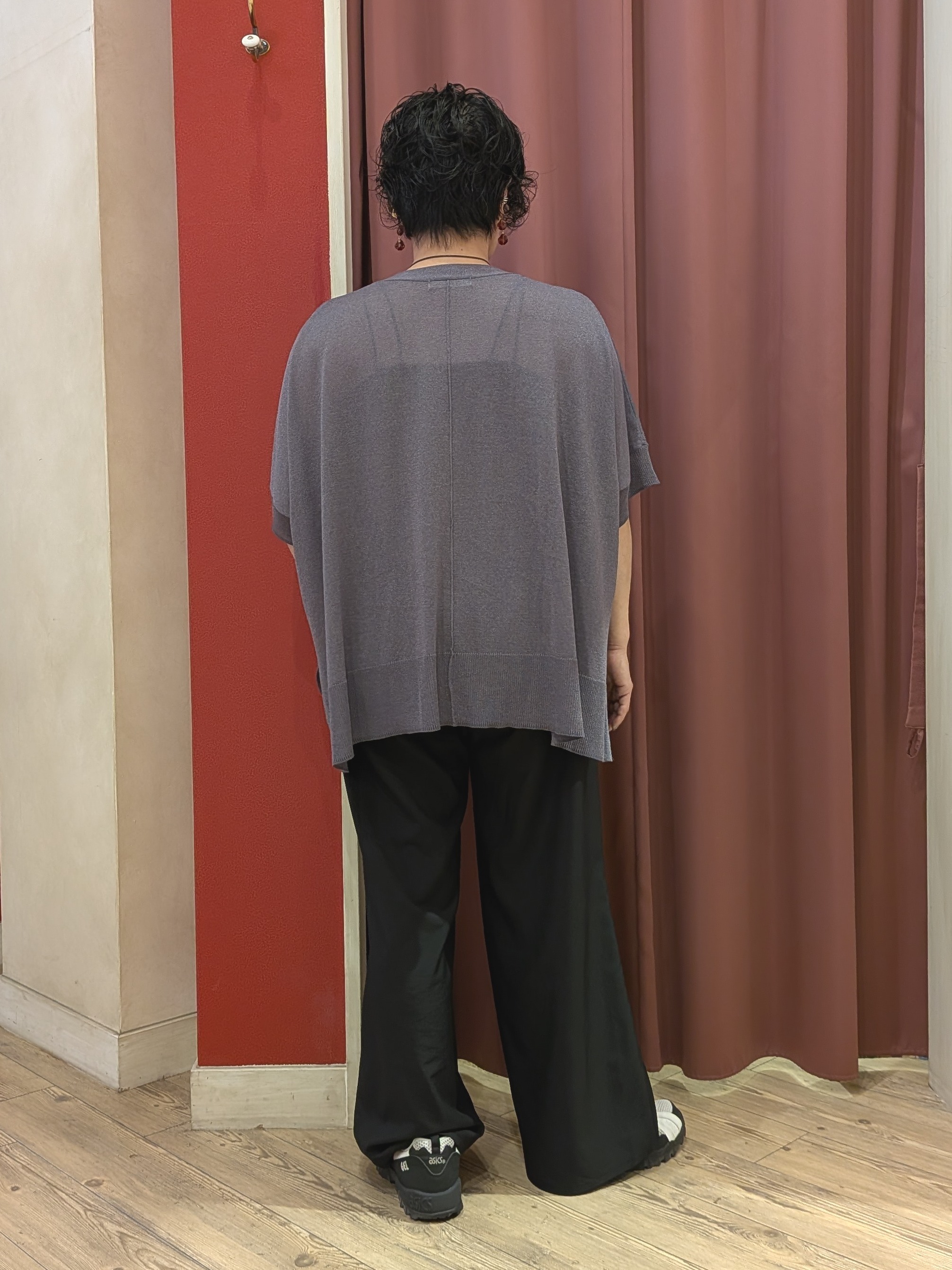 cameさんの「SHOO･LA･RUE｜【洗濯機可/体型カバー】上品ラメがきらめく シアーポンチョ風カーディガン」を使ったコーディネート