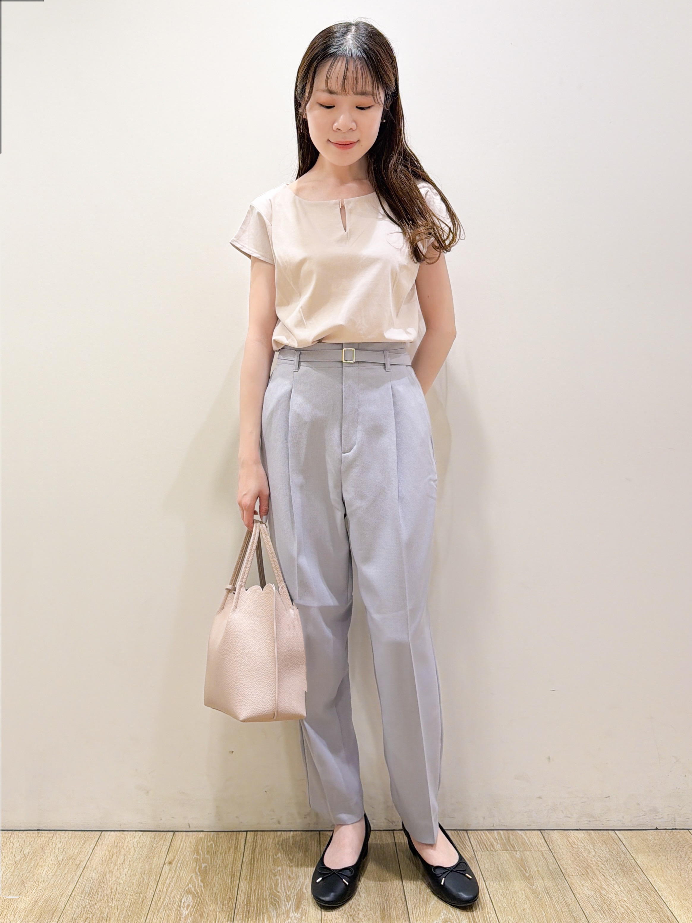 ayaさんの「index｜【接触冷感】ビジューキーネックフレンチトップス《UVケア／洗濯機OK／XS～3L／8col》」を使ったコーディネート