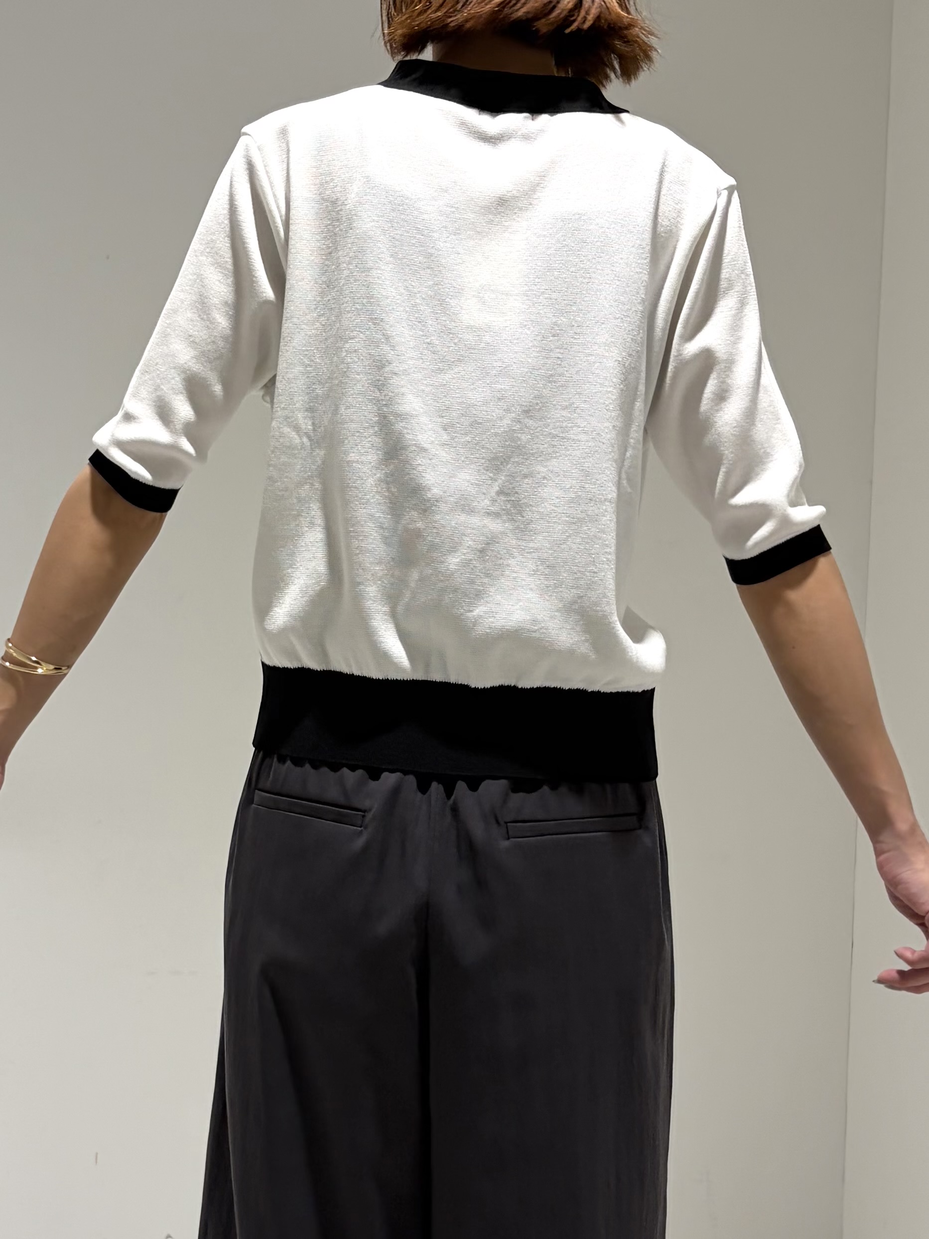 shioriさんの「INDIVI｜【褒められパンツ／洗える／ウエストゴム】ワイドタックパンツ」を使ったコーディネート
