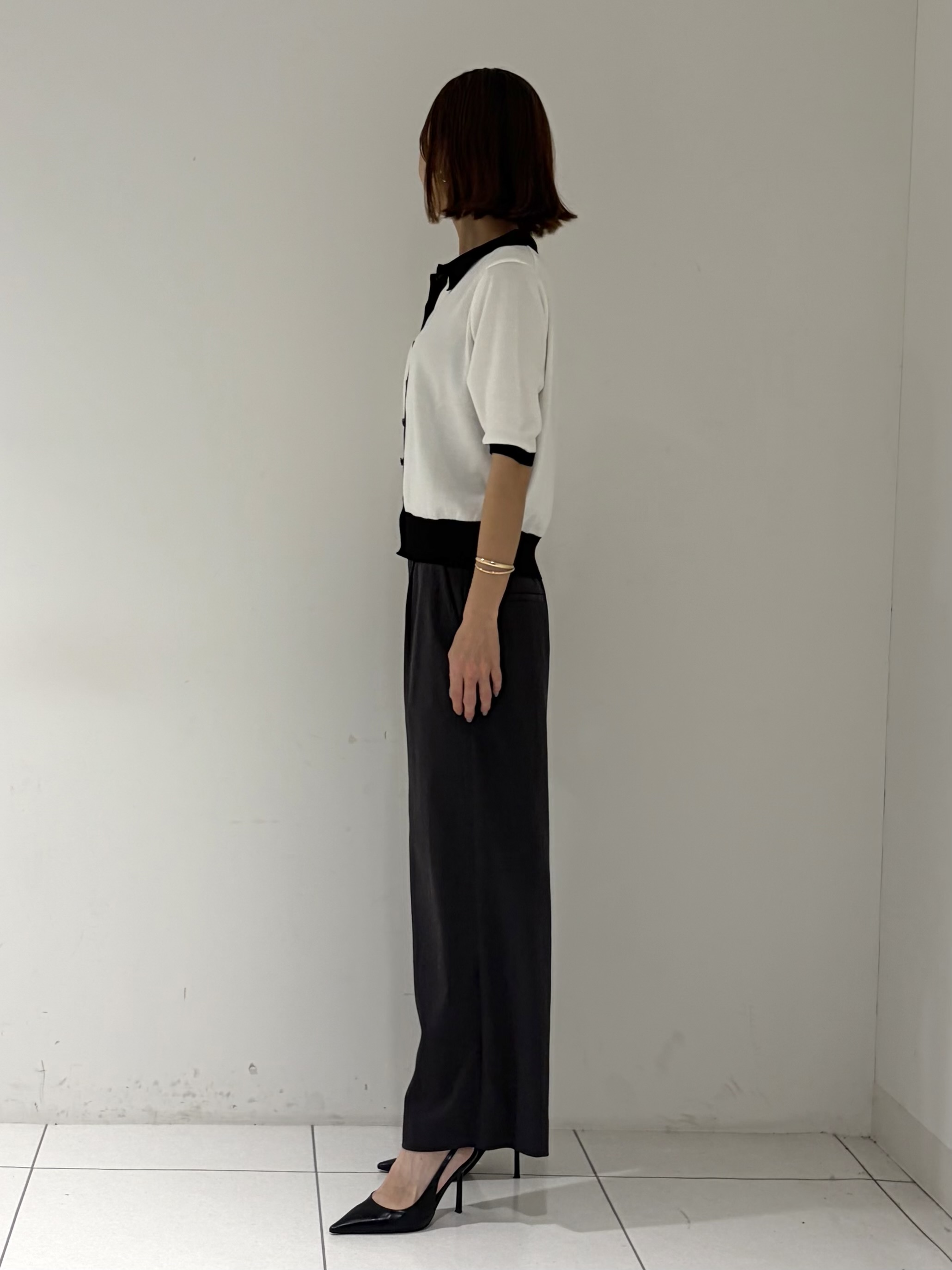 shioriさんの「INDIVI｜【褒められパンツ／洗える／ウエストゴム】ワイドタックパンツ」を使ったコーディネート