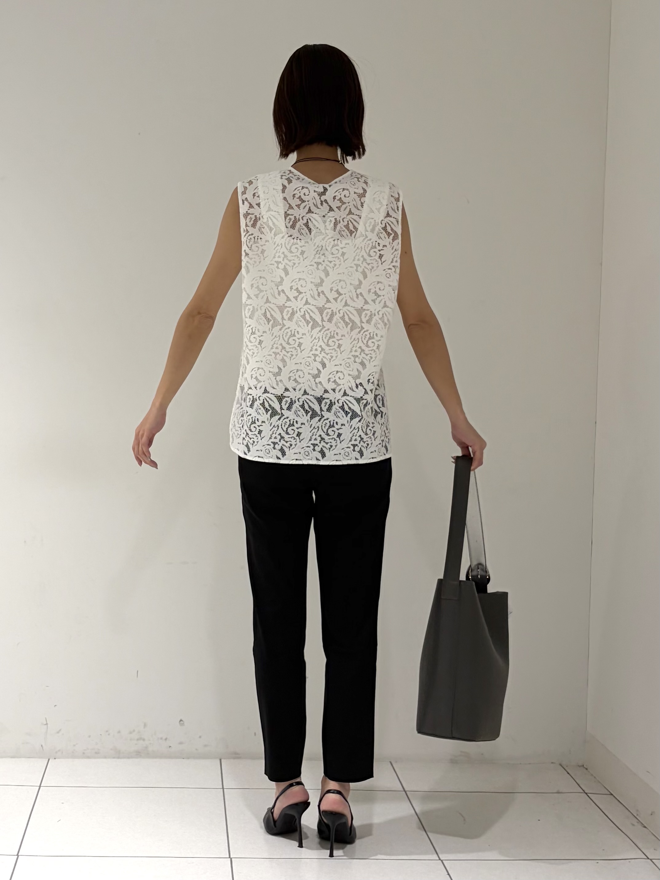 shioriさんの「INDIVI｜【洗える／トレンド】マニッシュレースベスト」を使ったコーディネート