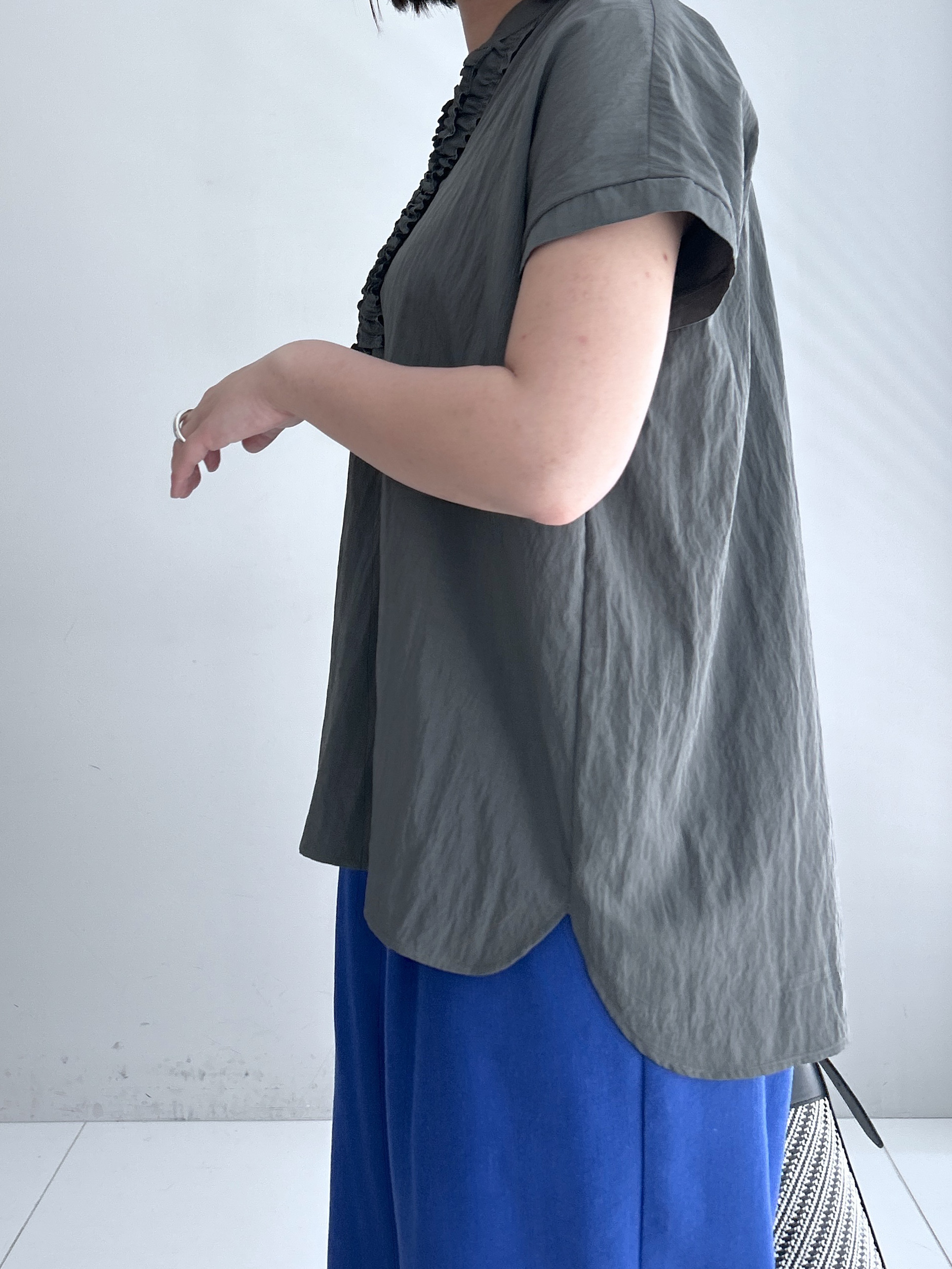Hirokaさんの「Dessin｜バンドカラーフロントフリルブラウス」を使ったコーディネート