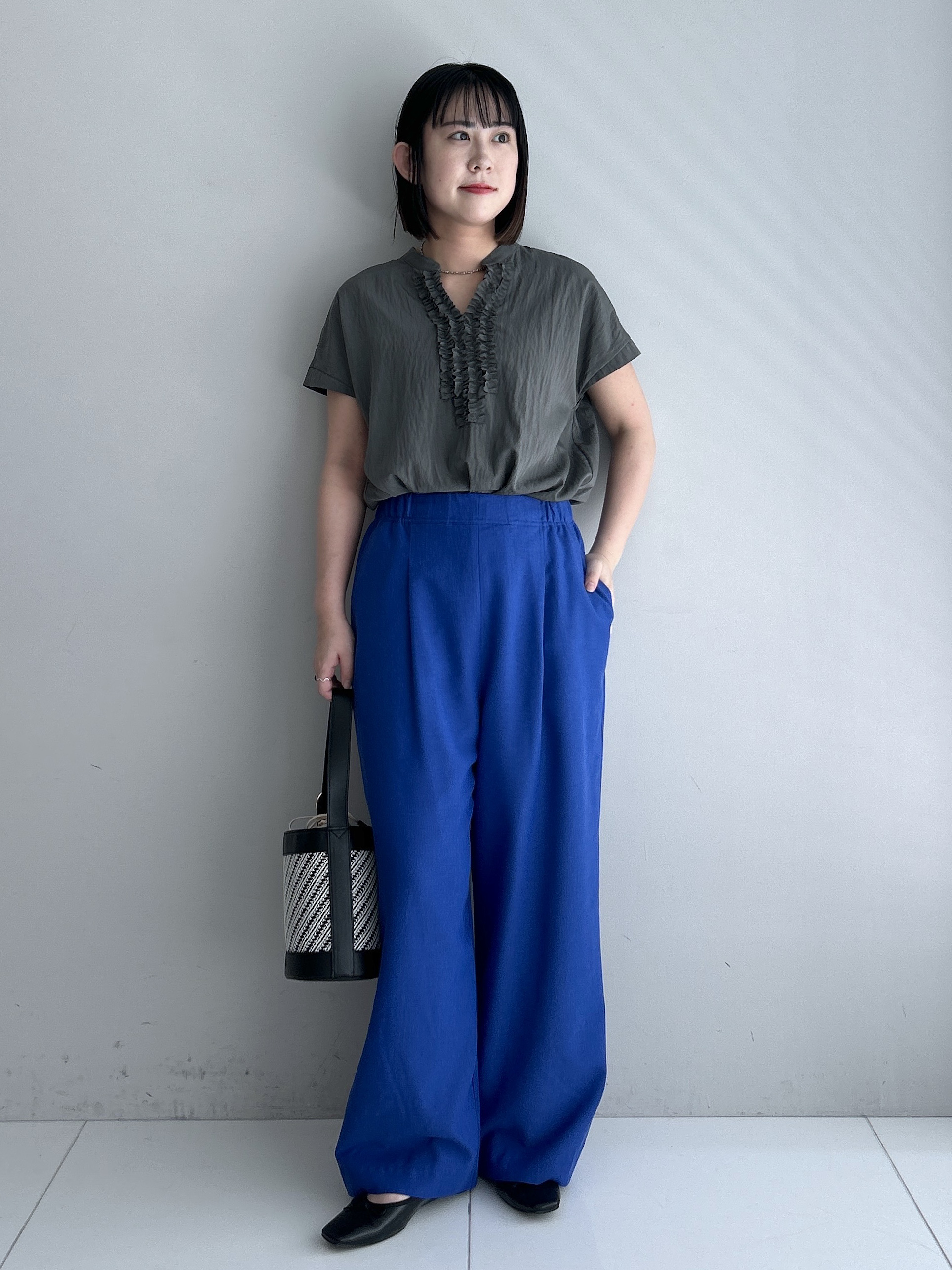 Hirokaさんの「Dessin｜バンドカラーフロントフリルブラウス」を使ったコーディネート
