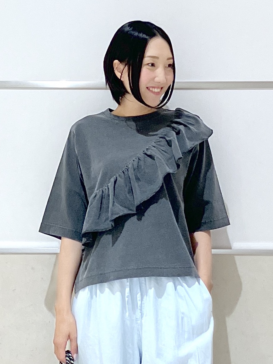 eriko さんの「Dessin｜アシメフリル ヴィンテージライクプルオーバー」を使ったコーディネート