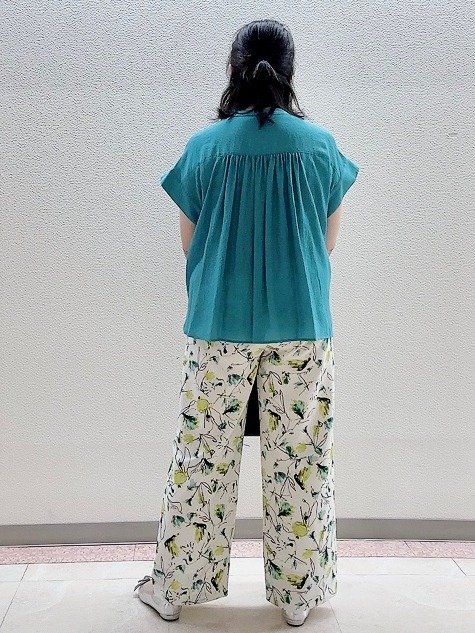 chinatsuさんの「Reflect｜【セットアップ可】ボタニカル調プリントワイドパンツ」を使ったコーディネート