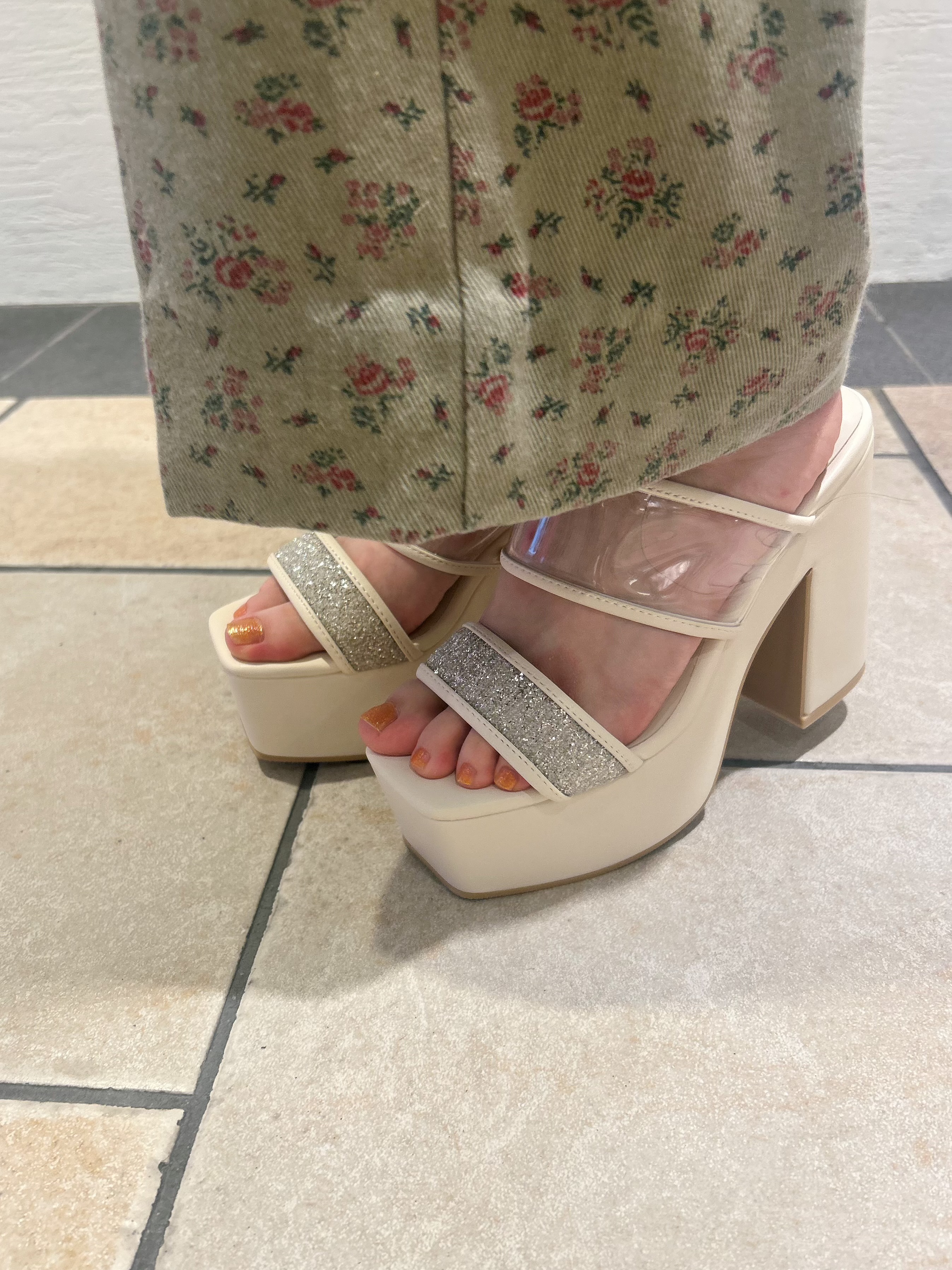 miyuさんの「ESPERANZA｜【ラク盛り】厚底ミュールサンダル」を使ったコーディネート