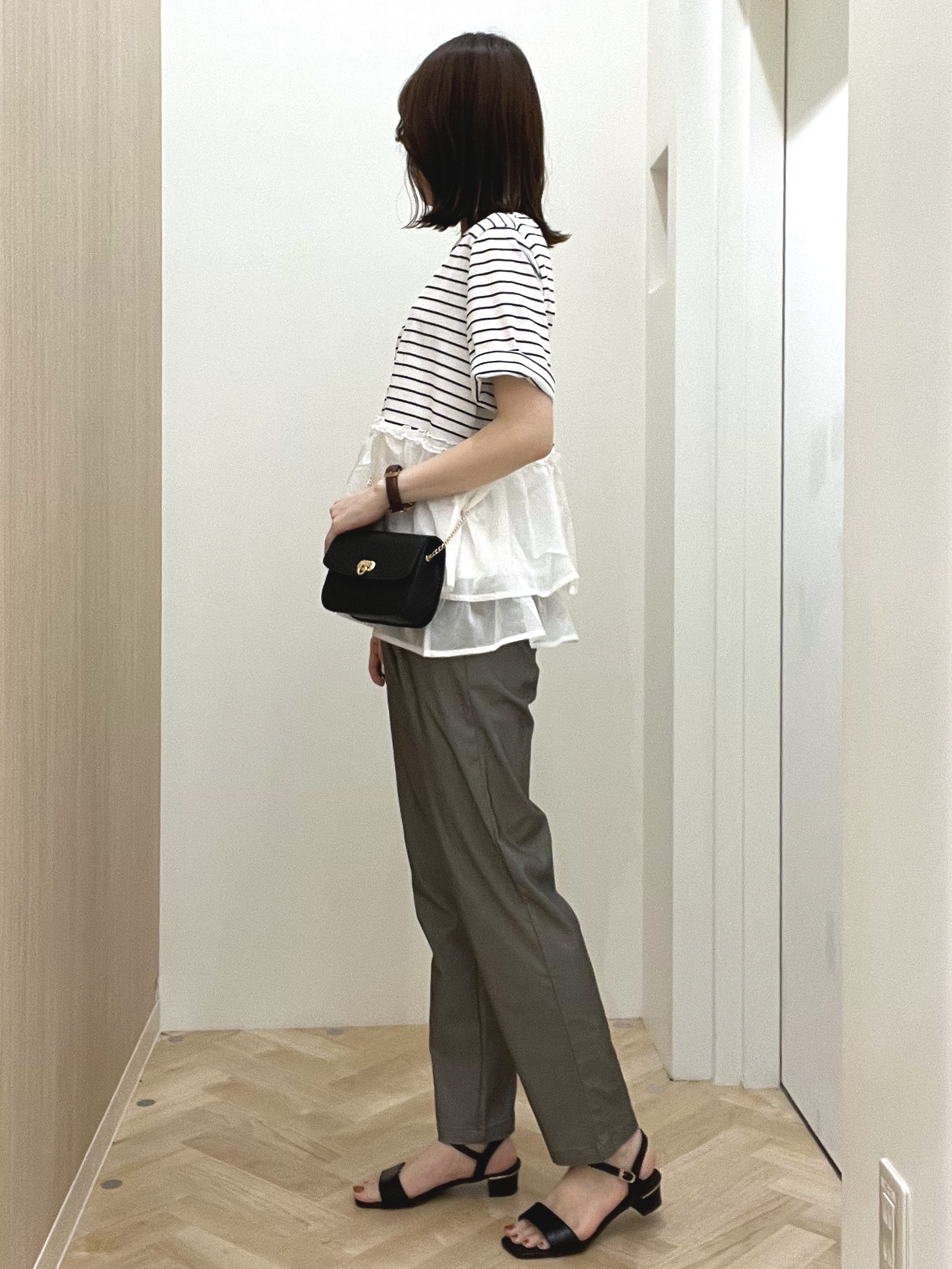  おまつさんの「grove｜【体型カバー】INせず決まる、ウエストシアーフリルTシャツ」を使ったコーディネート
