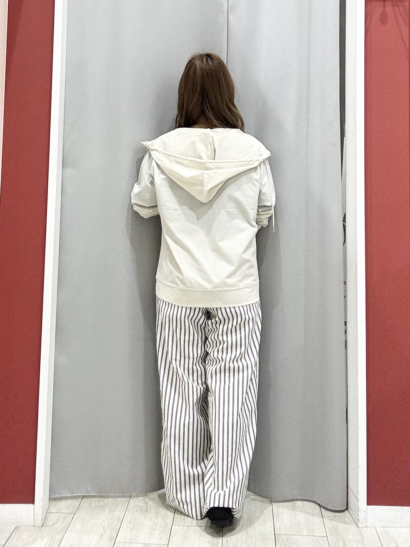 shioさんの「SHOO･LA･RUE｜【UV/洗濯機可】日焼け対策も快適に 指穴つき ジップパーカー」を使ったコーディネート