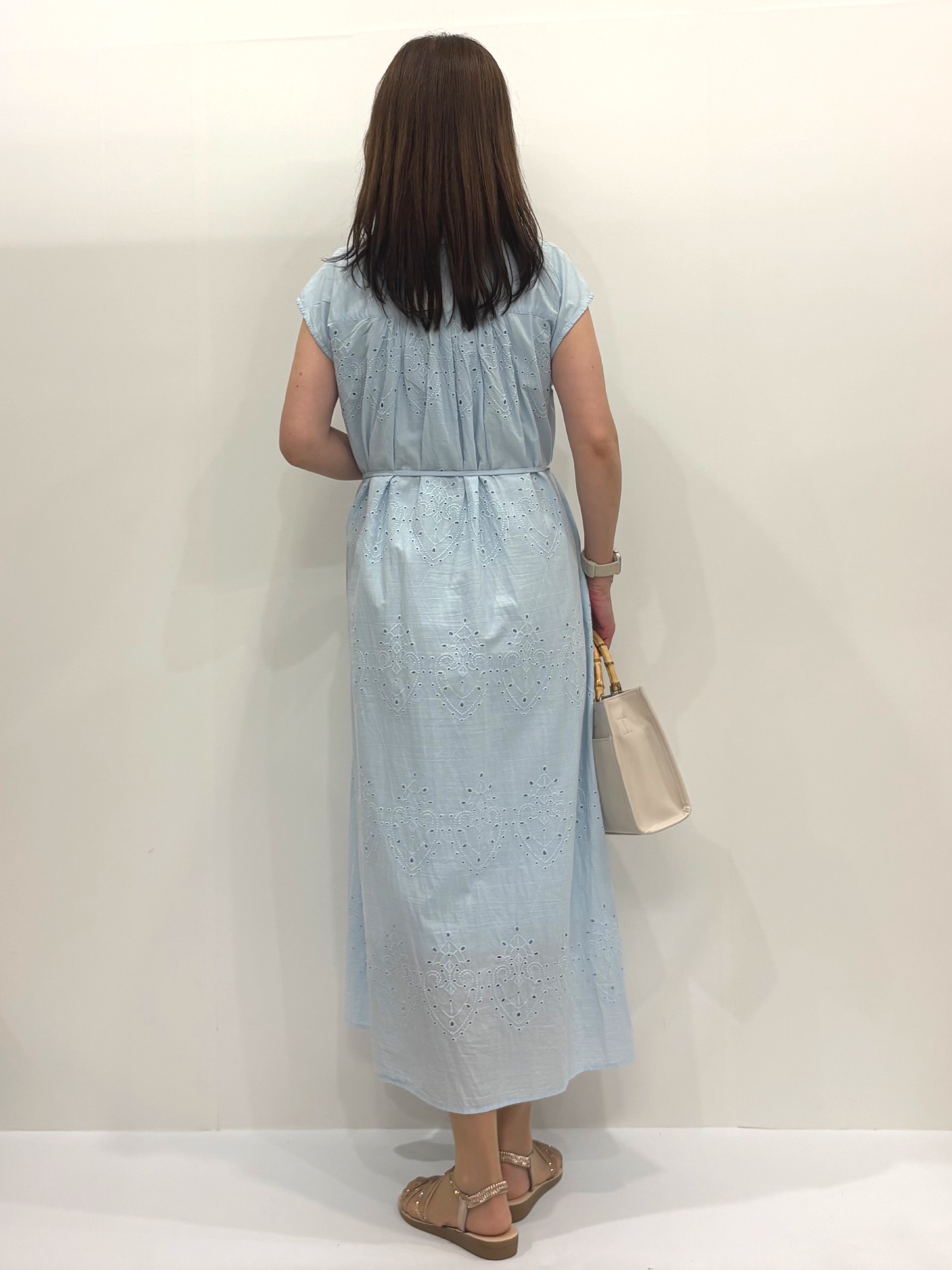 Satoさんの「OPAQUE.CLIP｜アイレットレース刺繍ワンピース【洗える】」を使ったコーディネート