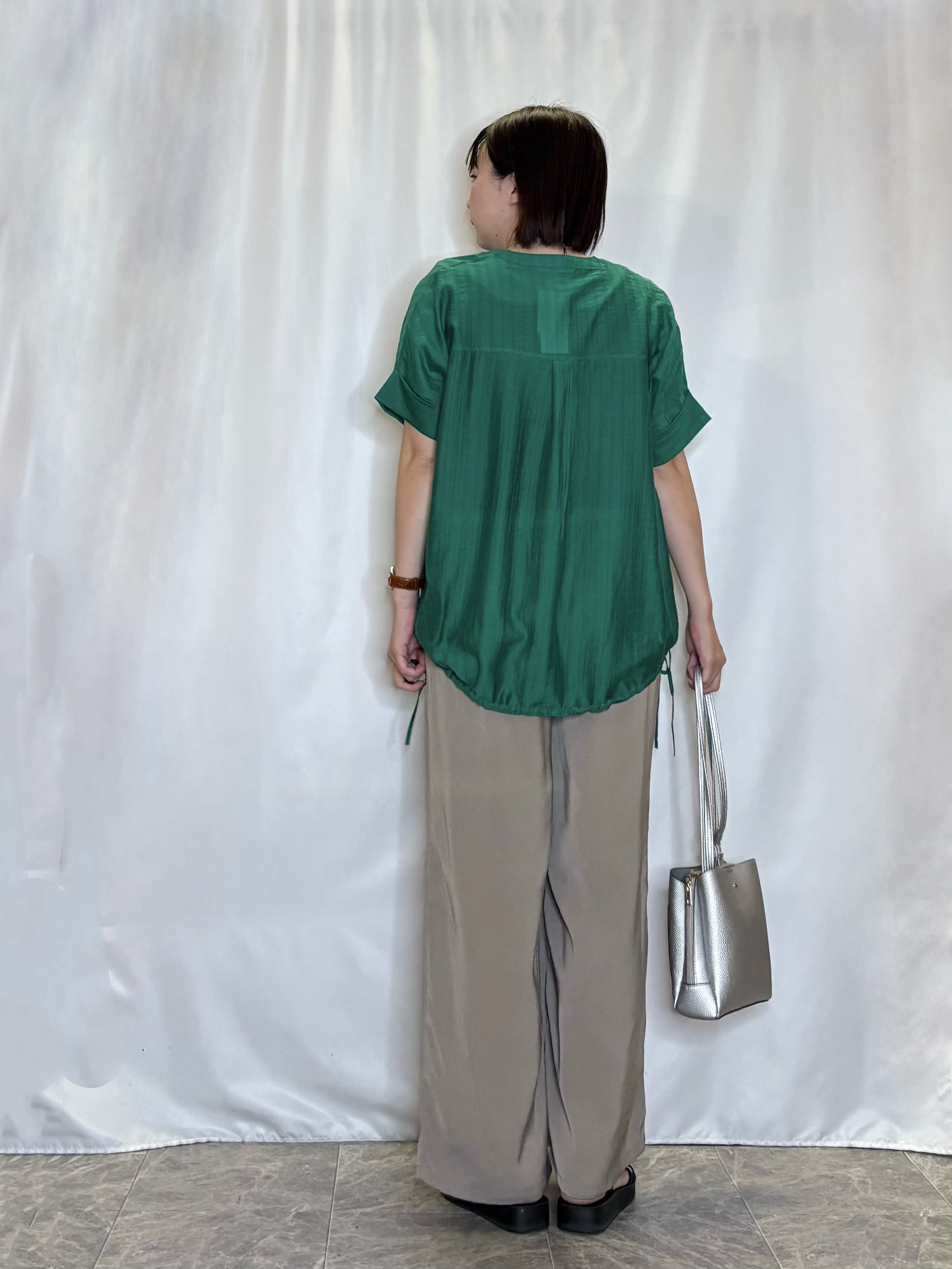 ネリさんの「SHOO･LA･RUE｜【高レビュー/体型カバー】インせず着られる スキッパー裾リボンブラウス」を使ったコーディネート
