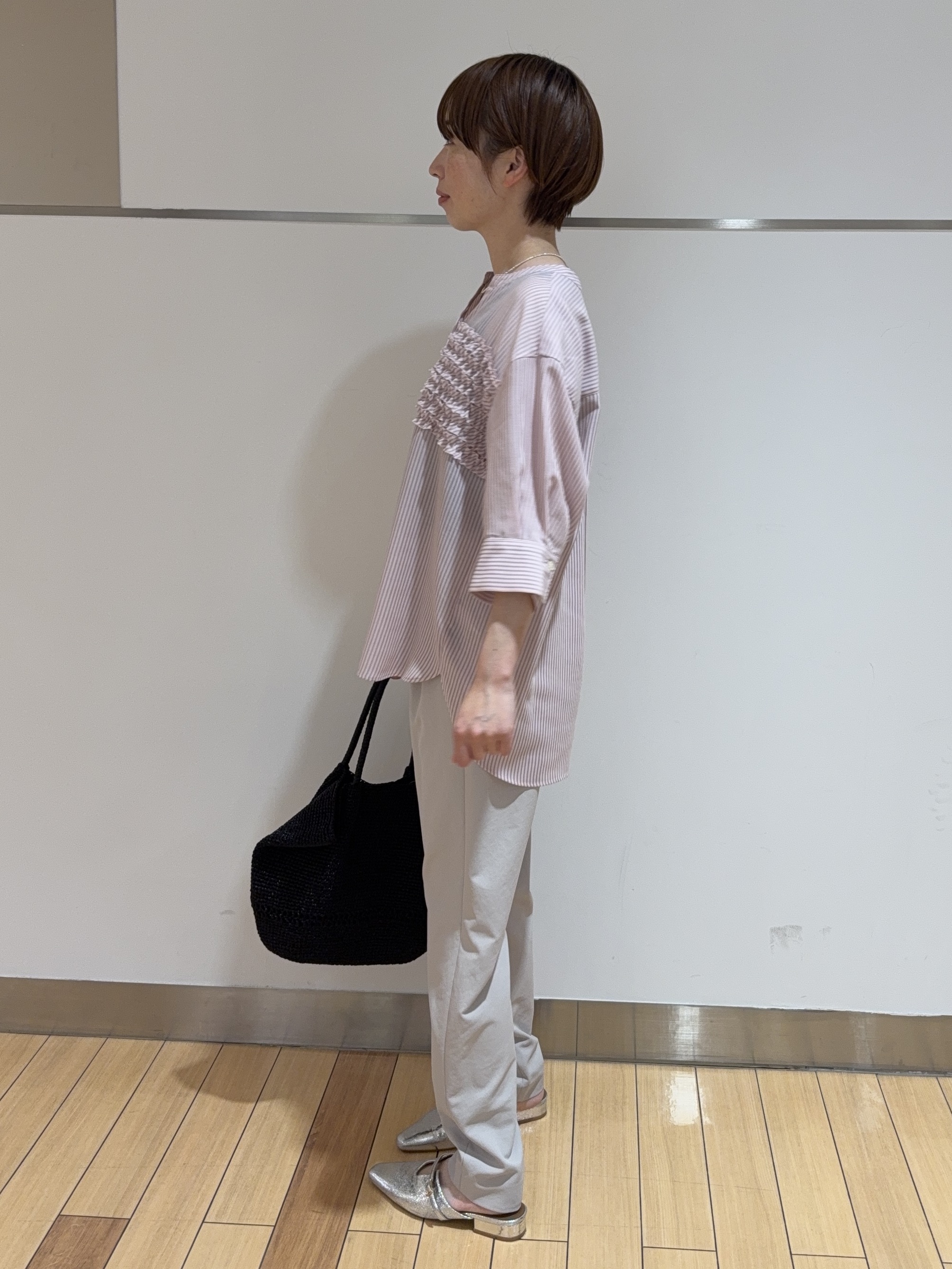 あやさんの「UNTITLED｜【接触冷感/通気性/洗える】フロントフリルブラウス」を使ったコーディネート
