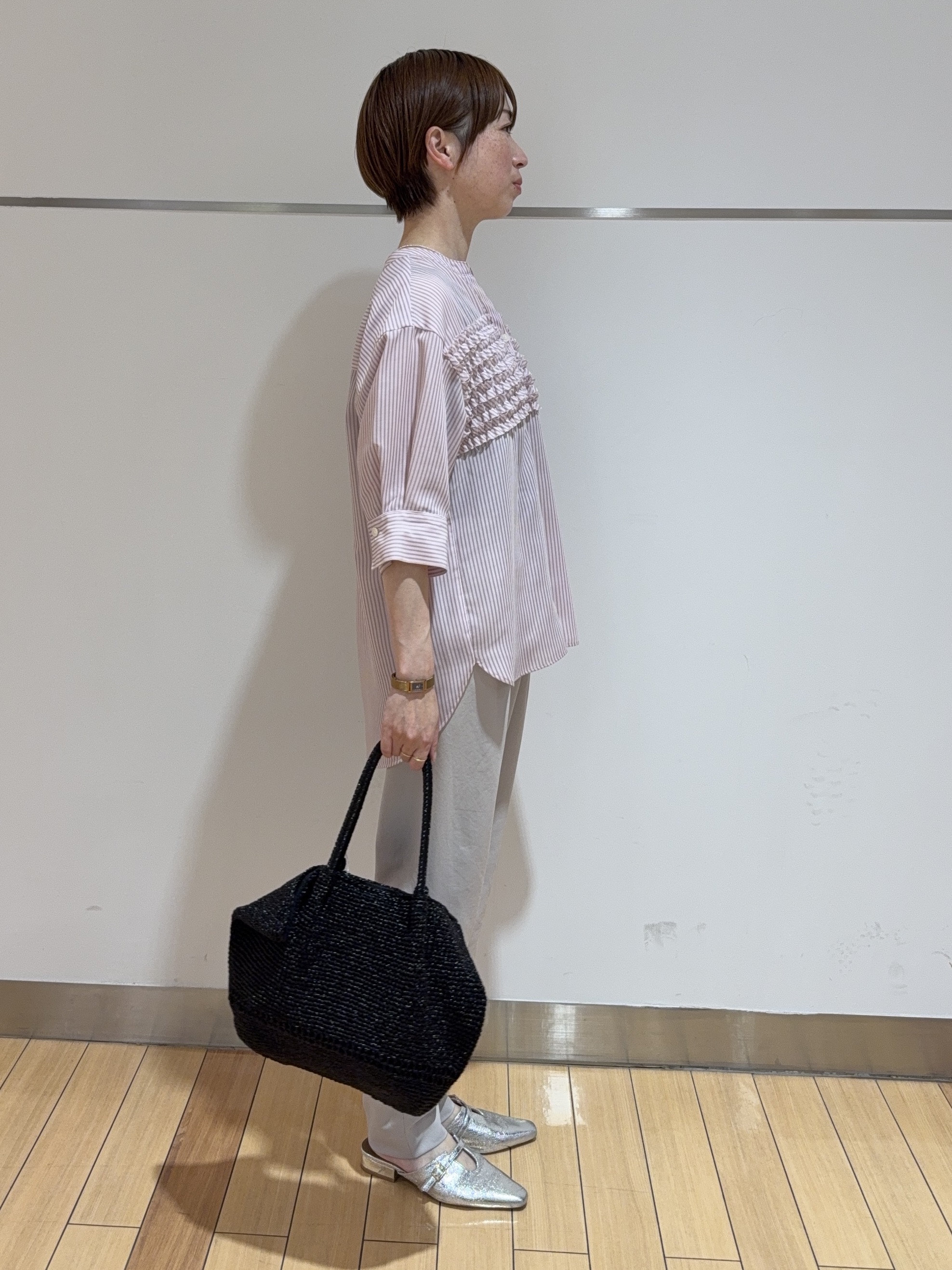 あやさんの「UNTITLED｜【接触冷感/通気性/洗える】フロントフリルブラウス」を使ったコーディネート