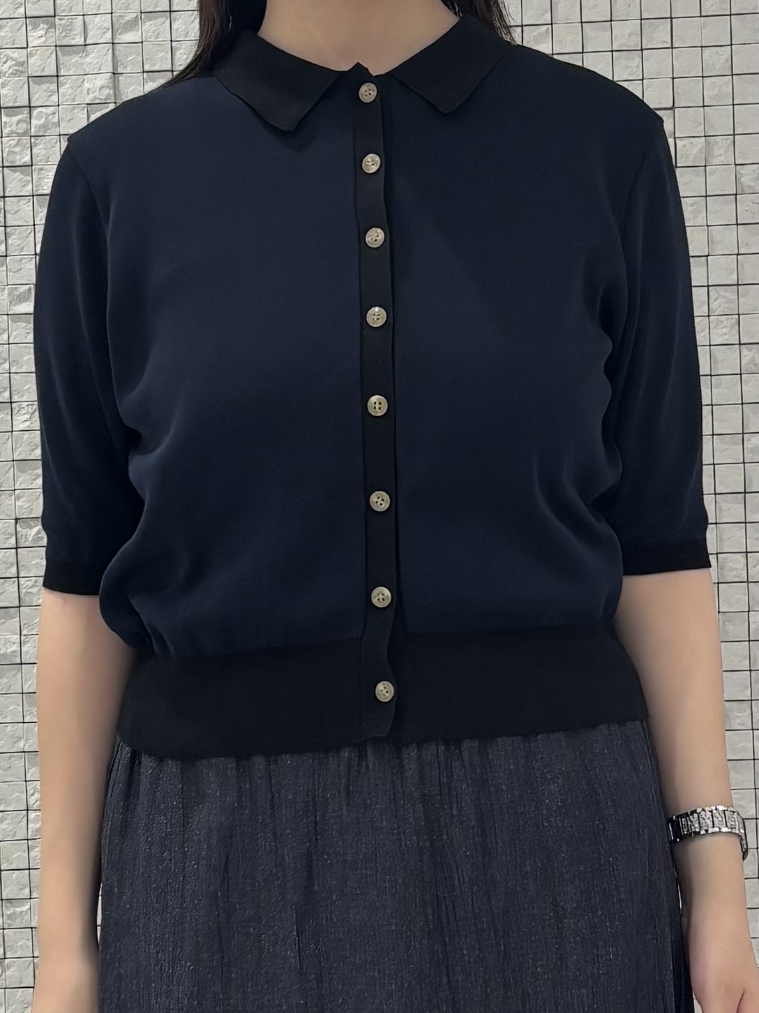 koharuさんの「INDIVI｜【バイカラー】衿付きシャツ風ニット」を使ったコーディネート