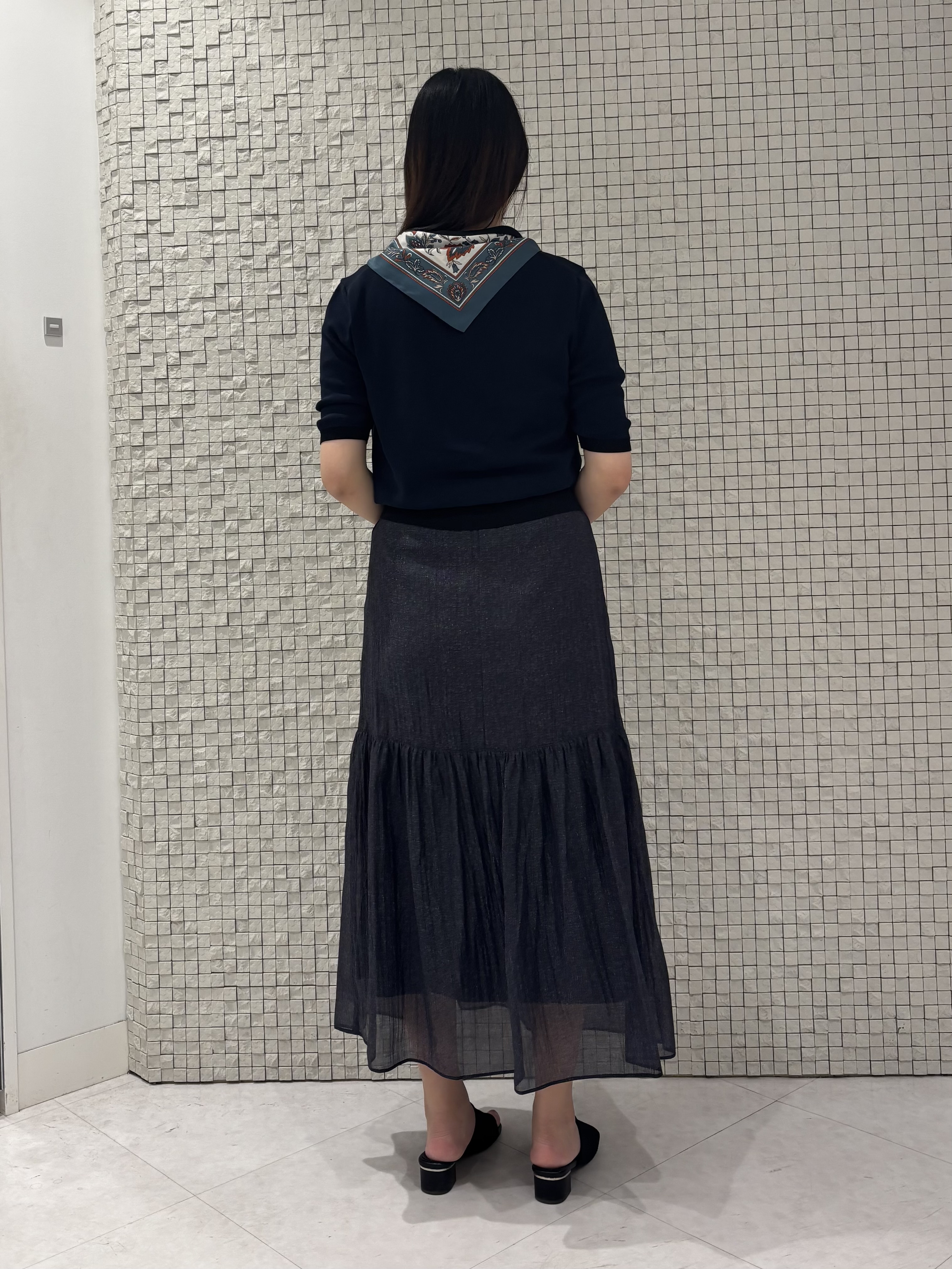 koharuさんの「INDIVI｜【バイカラー】衿付きシャツ風ニット」を使ったコーディネート