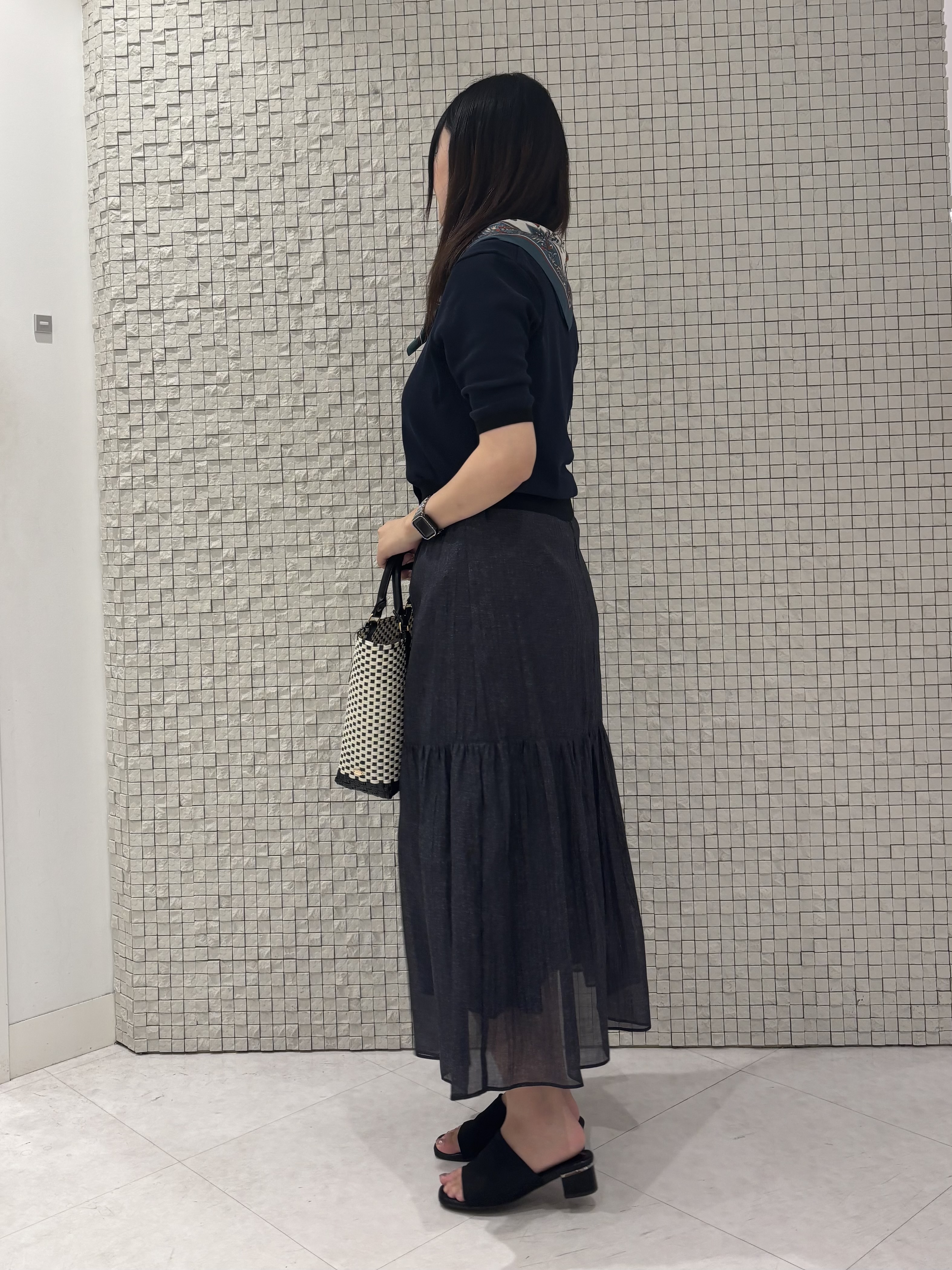 koharuさんの「INDIVI｜【バイカラー】衿付きシャツ風ニット」を使ったコーディネート