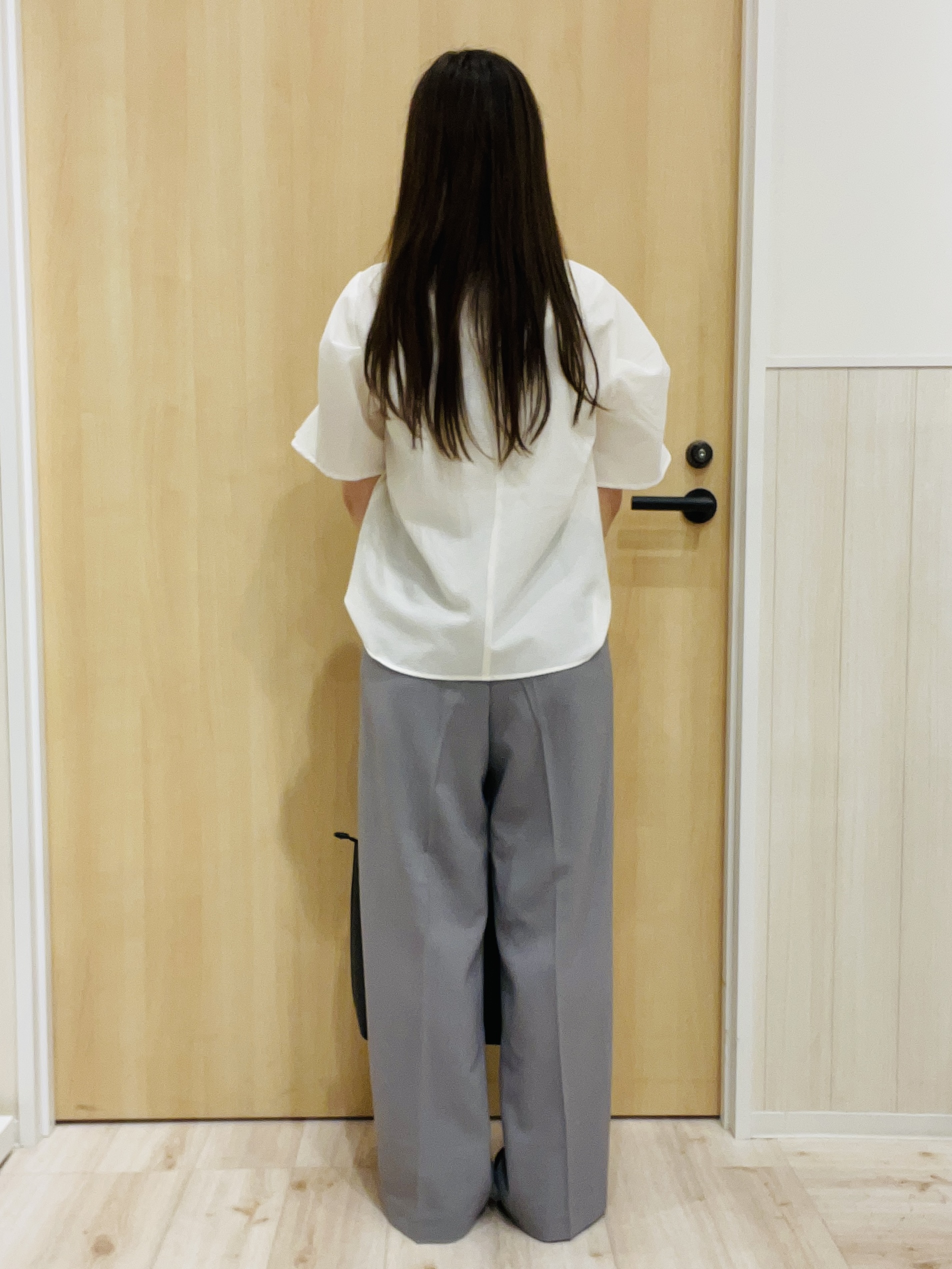 minamiさんの「SHOO･LA･RUE｜【洗濯後しわになりにくい/UV/S-LL】二の腕隠れる 吸水速乾お袖タックブラウス」を使ったコーディネート