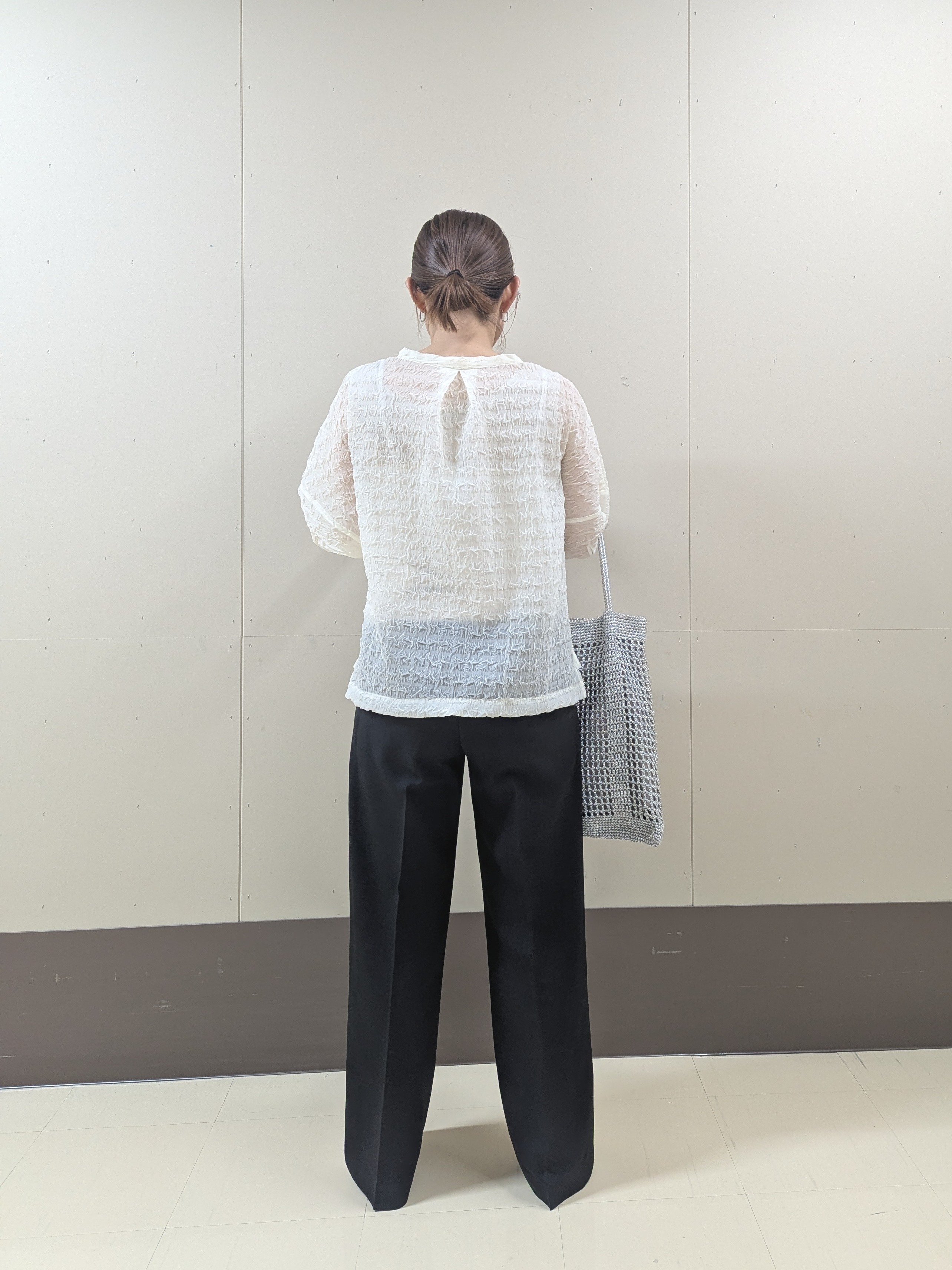 sachiさんの「UNTITLED｜【洗える】シアーVネックブラウス」を使ったコーディネート