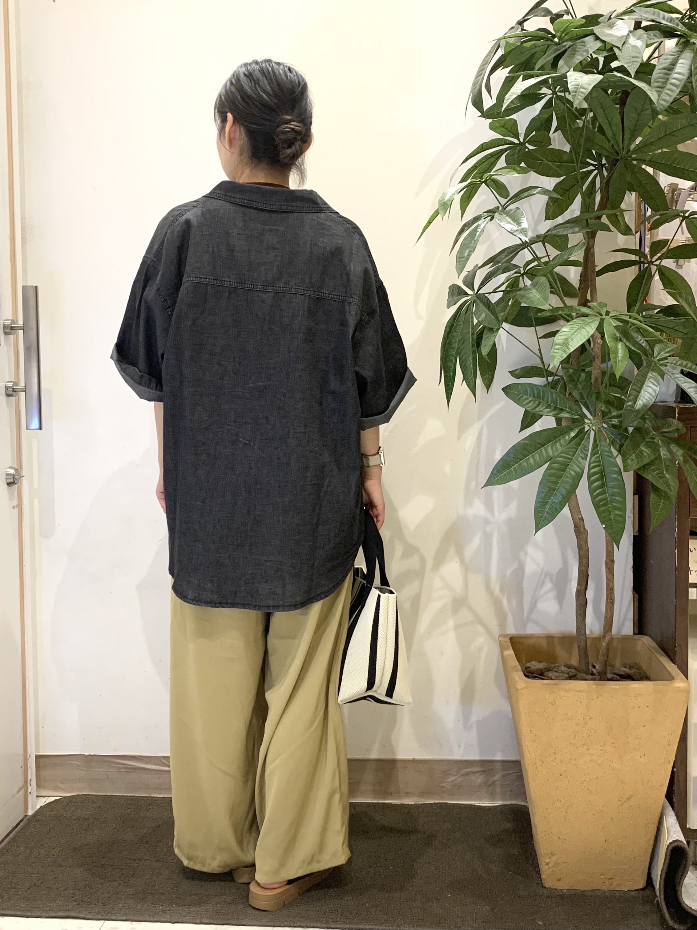 ちゃろさんの「SHOO･LA･RUE｜【セットアップ可/S-LL】ライトオンスデニム 5分袖シャツ」を使ったコーディネート
