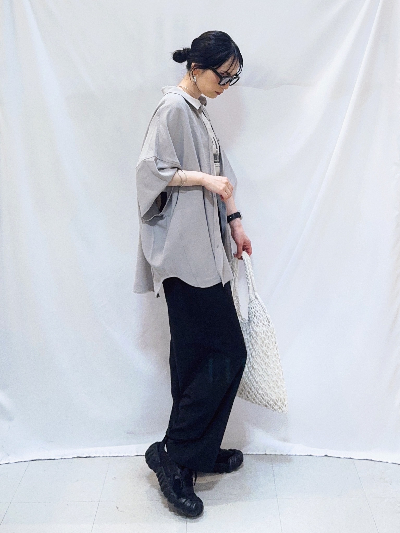 𝐇𝐢𝐫𝐨𝐦𝐢さんの「SHOO･LA･RUE｜【高レビュー/洗濯後しわになりにくい/体型カバー】きちんとゆるっと 大人の抜け感 ポンチョ風カラーシ」を使ったコーディネート