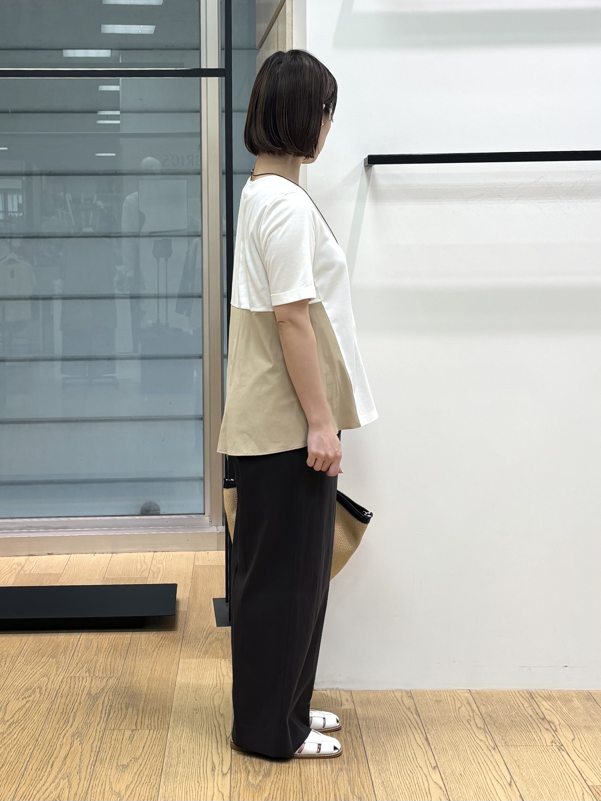 asamiさんの「INDIVI｜【バックシャン】異素材ドッキングプルオーバー」を使ったコーディネート