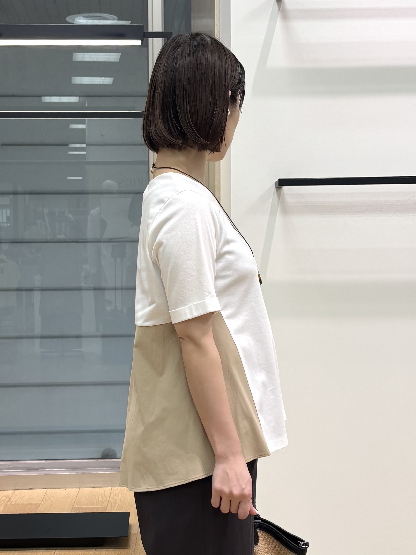 asamiさんの「INDIVI｜【バックシャン】異素材ドッキングプルオーバー」を使ったコーディネート