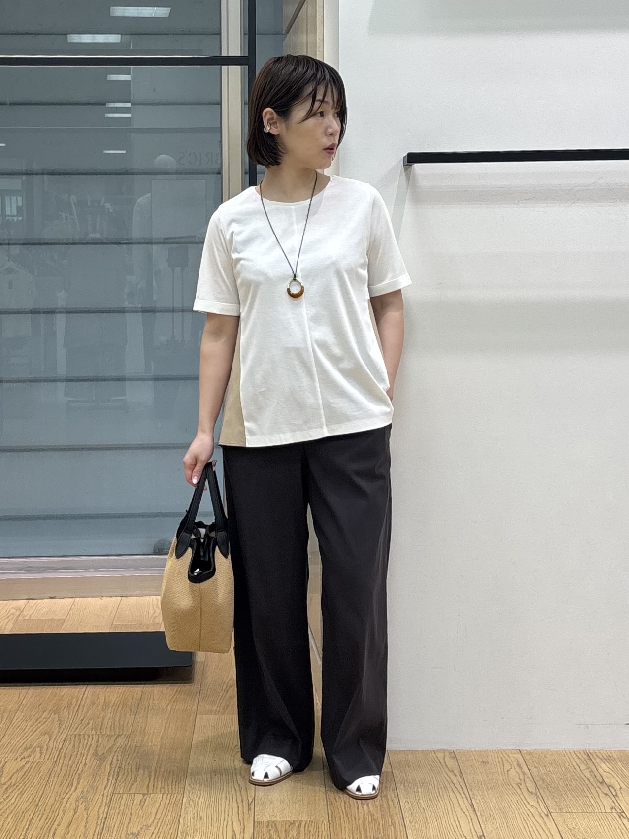 asamiさんの「INDIVI｜【バックシャン】異素材ドッキングプルオーバー」を使ったコーディネート