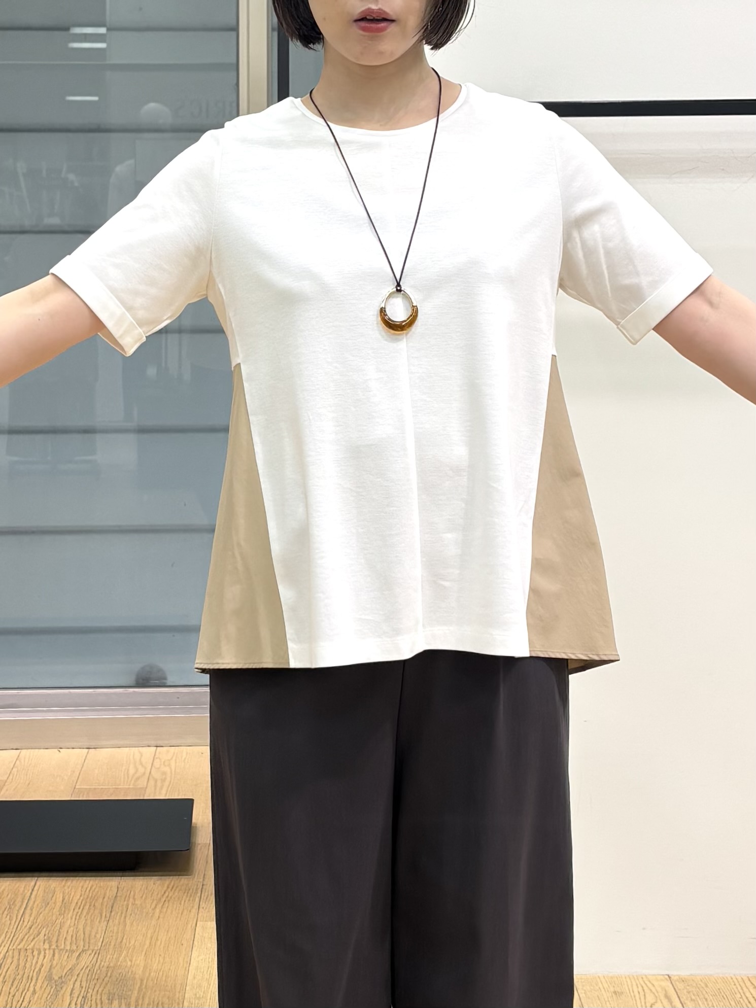 asamiさんの「INDIVI｜【バックシャン】異素材ドッキングプルオーバー」を使ったコーディネート