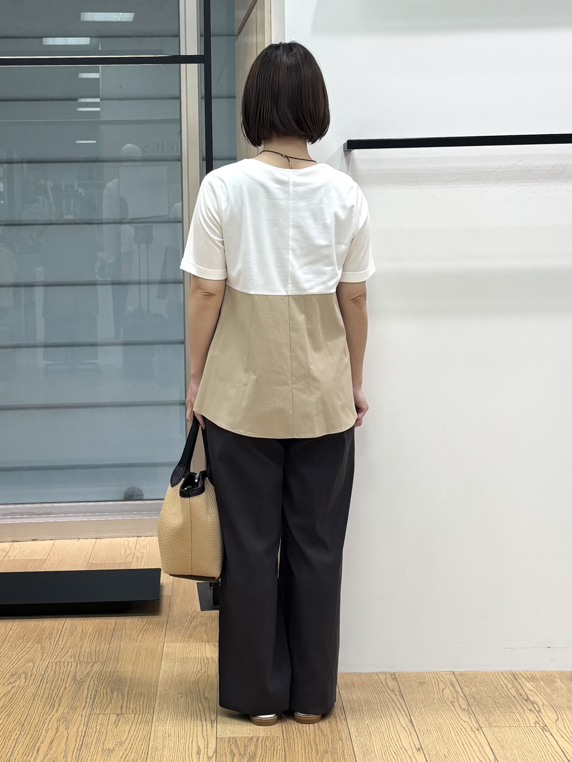 asamiさんの「INDIVI｜【バックシャン】異素材ドッキングプルオーバー」を使ったコーディネート