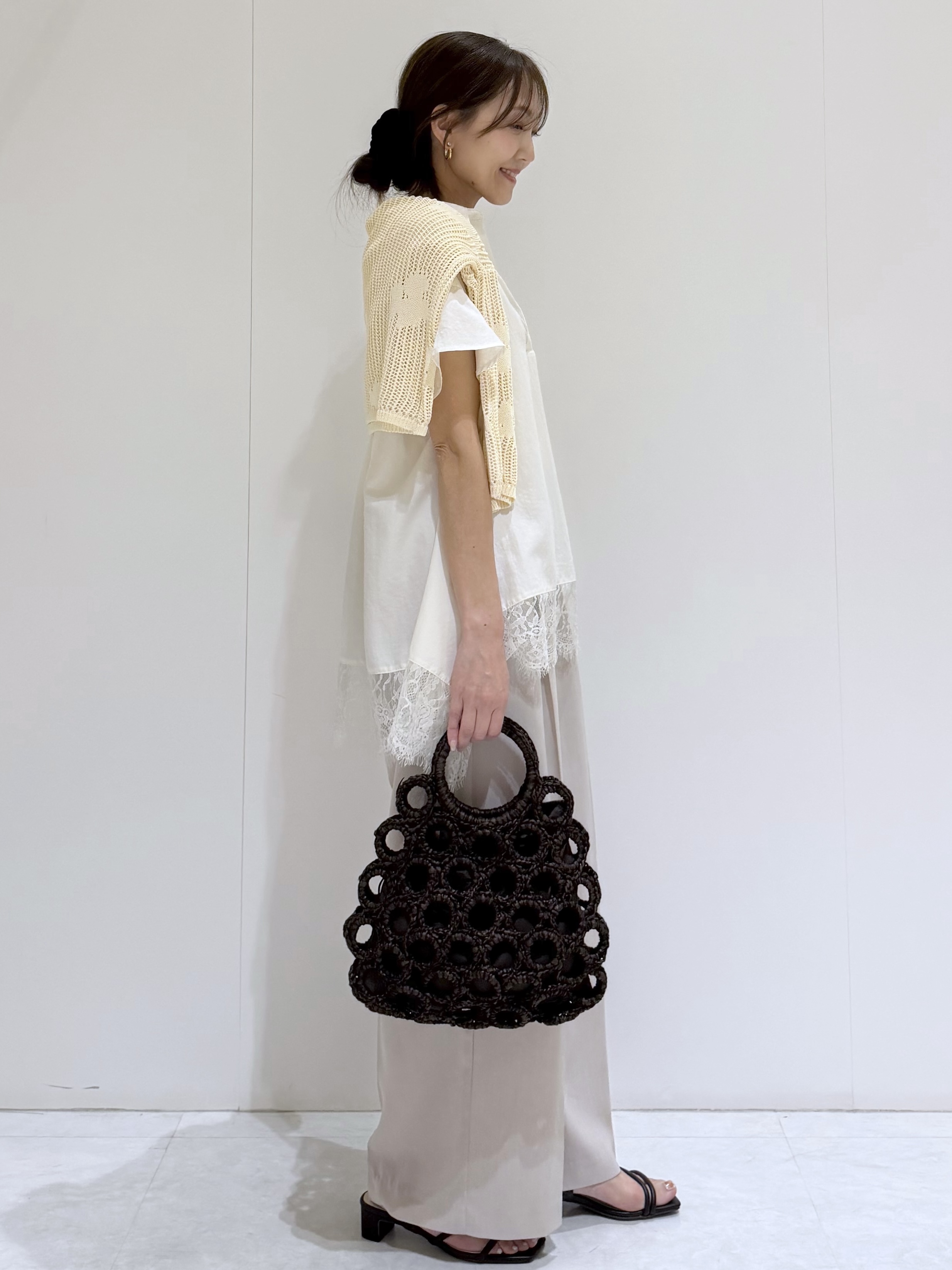 makiさんの「OPAQUE.CLIP｜フラワーモチーフメッシュニット【洗濯機OK】」を使ったコーディネート