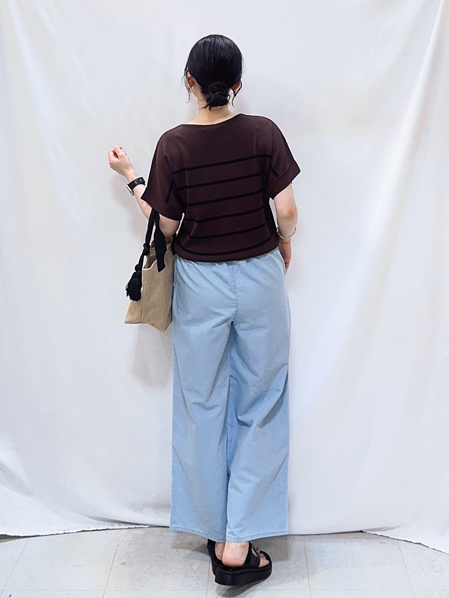 𝐇𝐢𝐫𝐨𝐦𝐢さんの「SHOO･LA･RUE｜【毎日洗える/UV】二の腕隠れる さらっとドルマン半袖ニット」を使ったコーディネート