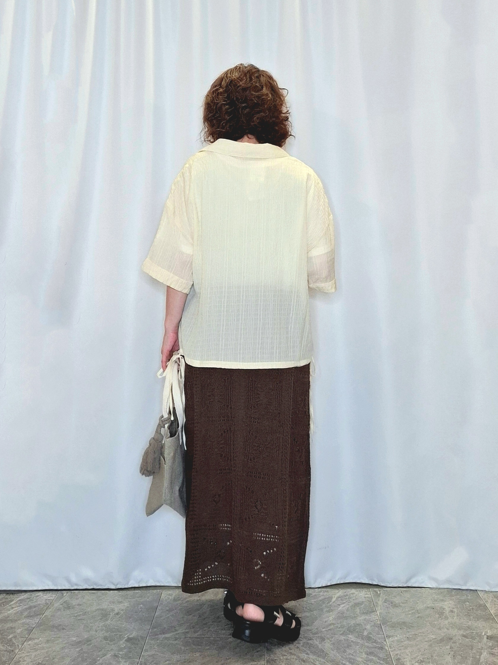ぬーさんの「SHOO･LA･RUE｜【S-LL/洗濯機可/体型カバー】さらさら シャーリングシフォン 裾ドロストシャツ」を使ったコーディネート