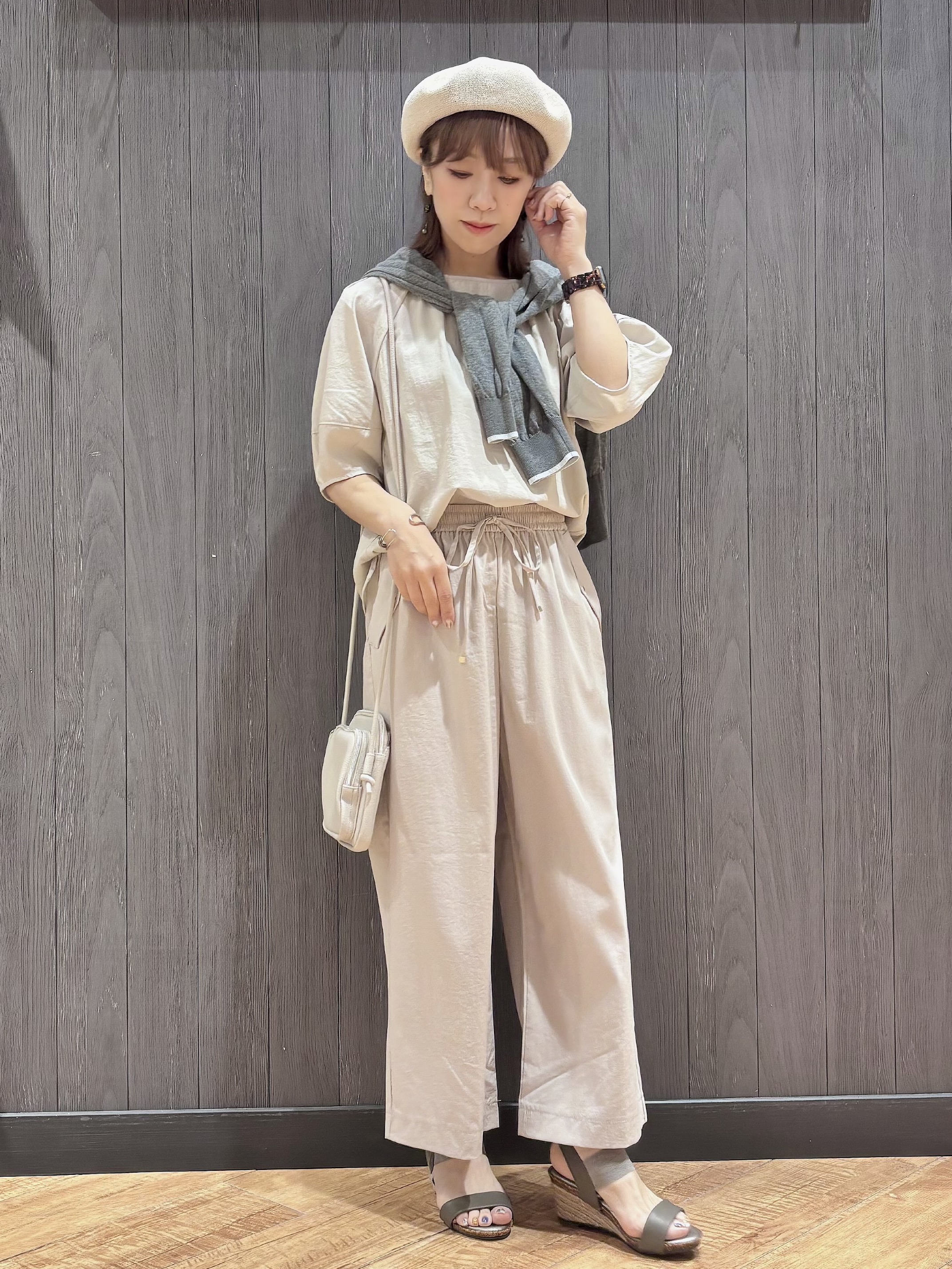meiさんの「SHOO･LA･RUE｜【S-LL/洗濯機可/セットアップ可】軽凛(かろりん) タックブラウス」を使ったコーディネート