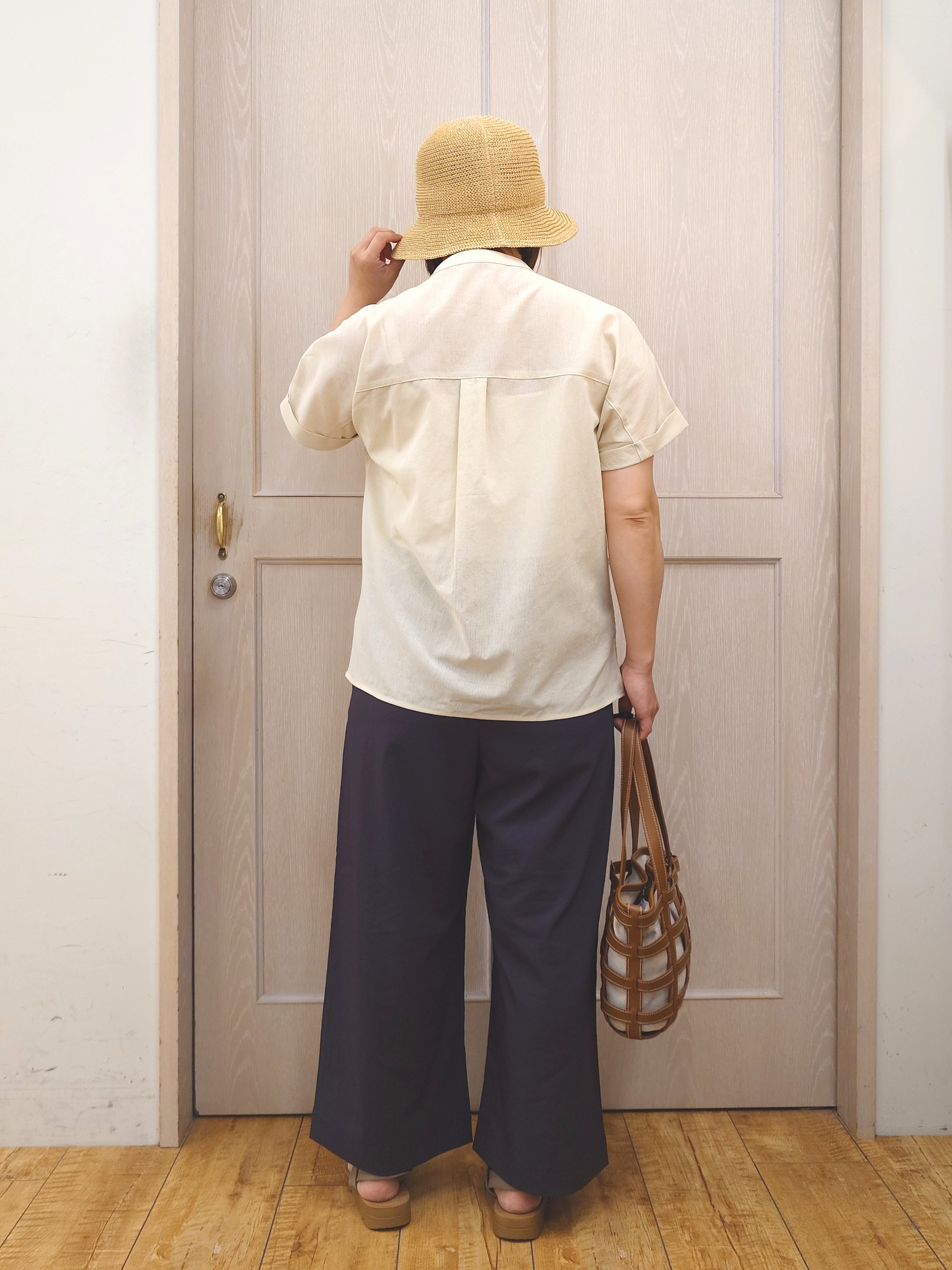 とろろさんの「SHOO･LA･RUE｜【通気性〇/UV/S-LL】風が通り抜ける 半袖バンドカラーシアーシャツ」を使ったコーディネート