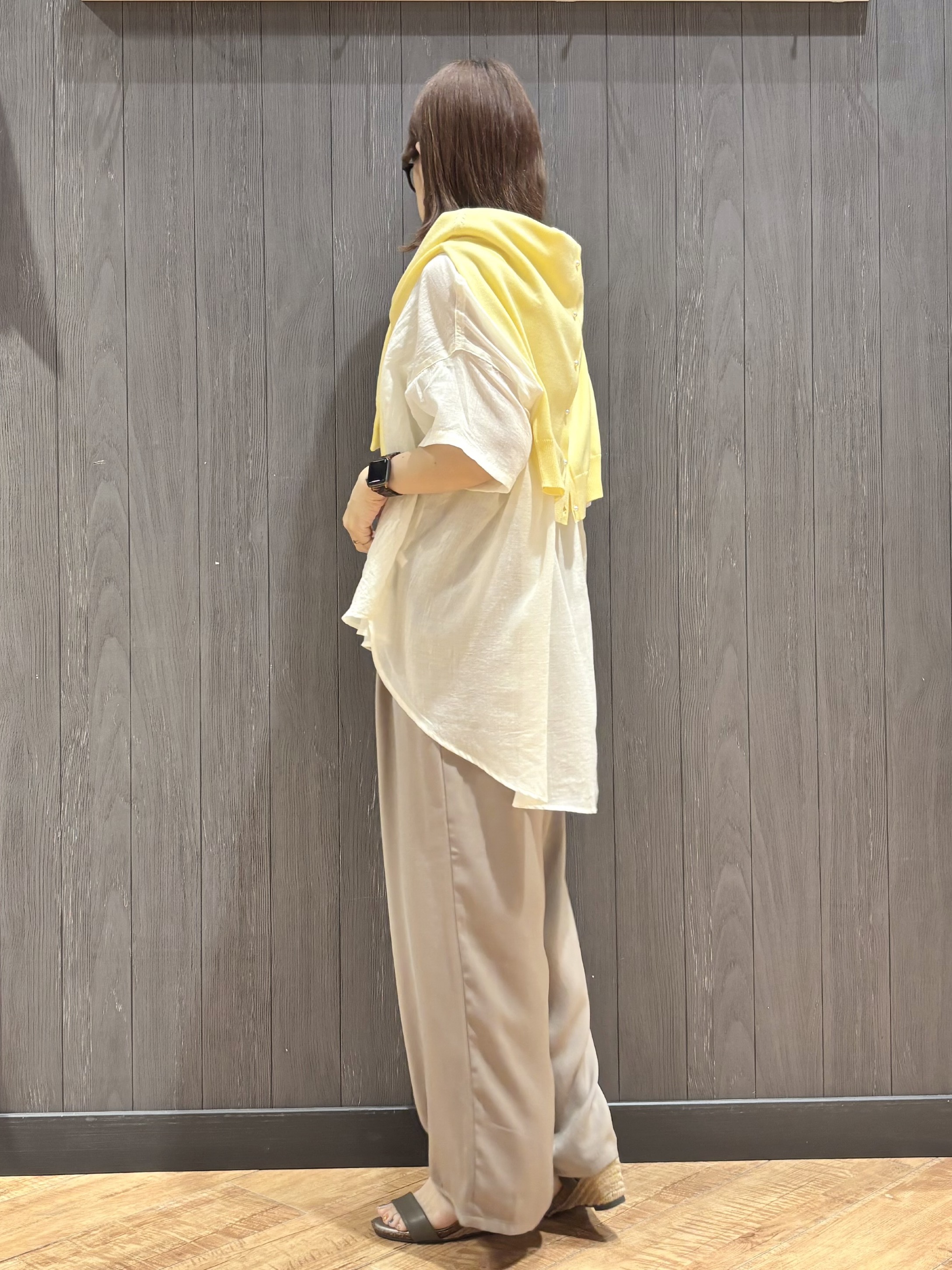 meiさんの「SHOO･LA･RUE｜ヒップがすっぽり隠れる やわらか5分袖シアーシャツ」を使ったコーディネート