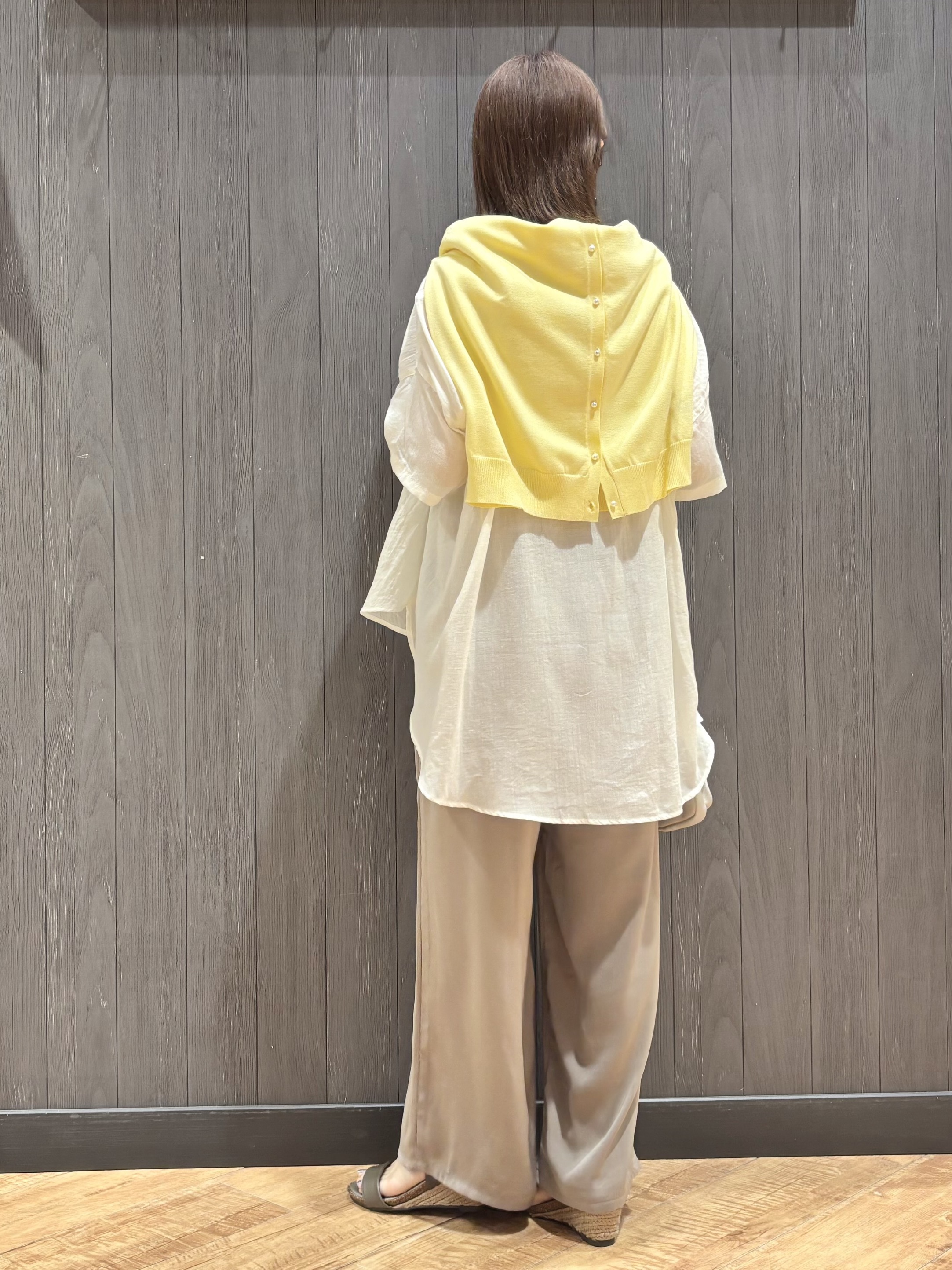 meiさんの「SHOO･LA･RUE｜ヒップがすっぽり隠れる やわらか5分袖シアーシャツ」を使ったコーディネート