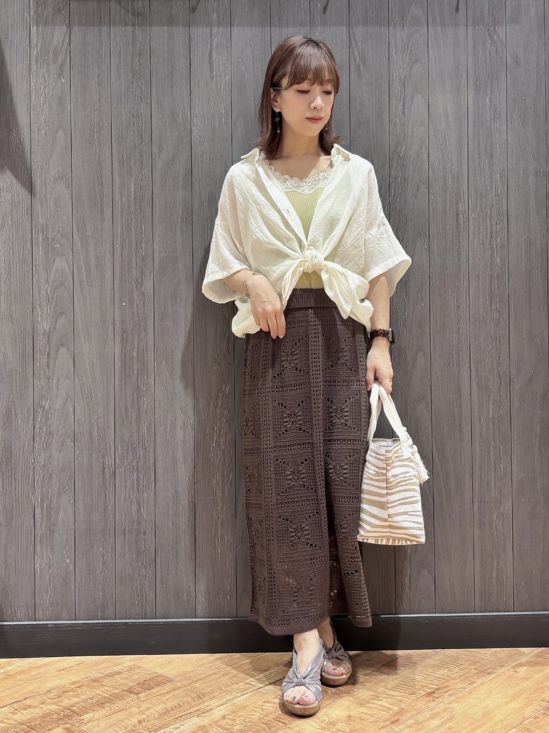 meiさんの「SHOO･LA･RUE｜ヒップがすっぽり隠れる やわらか5分袖シアーシャツ」を使ったコーディネート