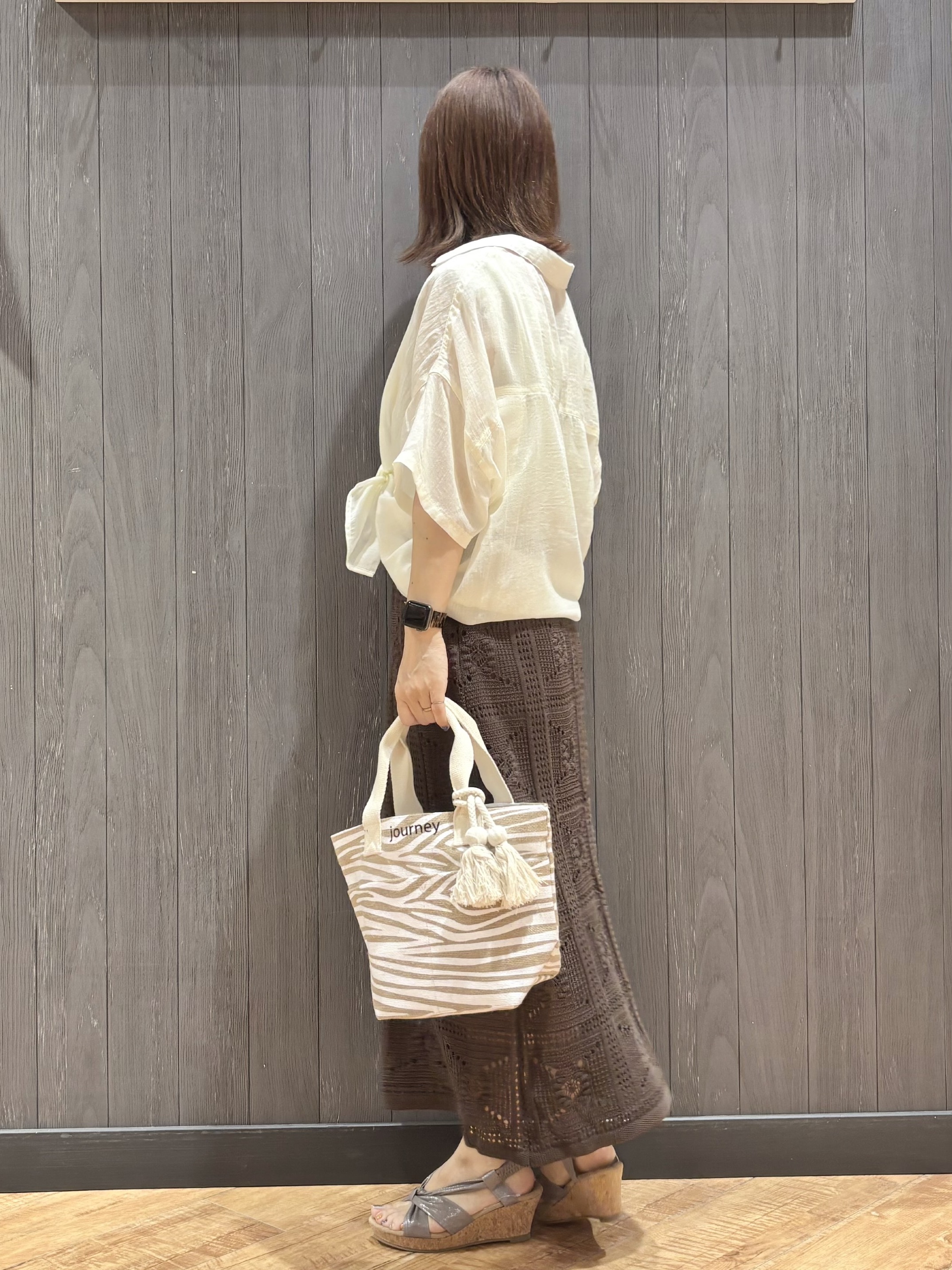 meiさんの「SHOO･LA･RUE｜ヒップがすっぽり隠れる やわらか5分袖シアーシャツ」を使ったコーディネート